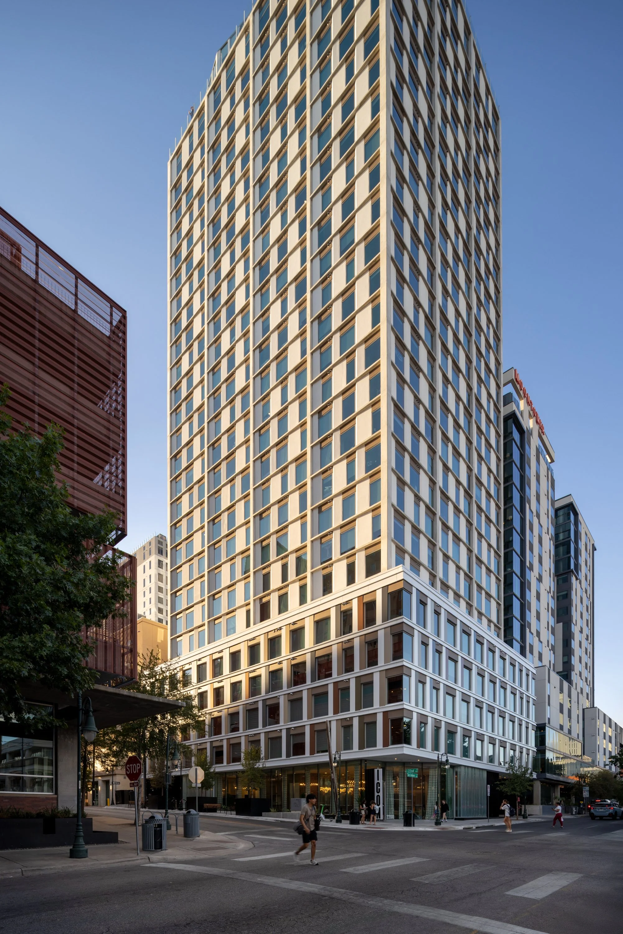 Leonid_Furmansky_Rhode_Partners_Austin_Icon_Web_ 11.jpg