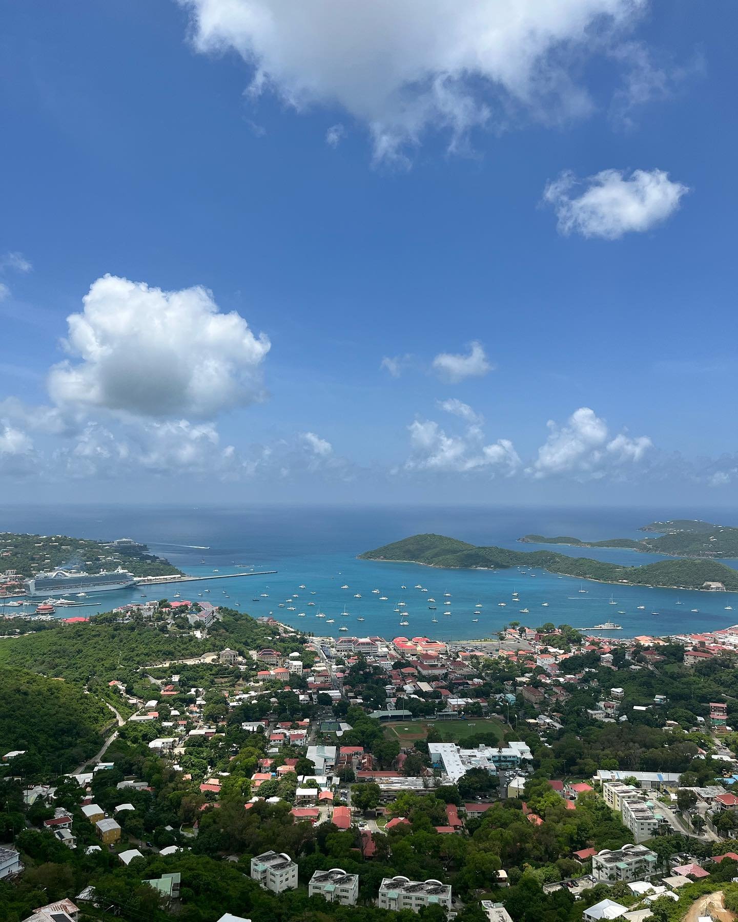 There are no shortages of gorgeous views here in St. Thomas. Attendees, you are in for some serious beauty. Plus, exceptional culinary experiences, top-notch networking with the wedding industry elite, vibrant parties, and meaningful education. 

St.