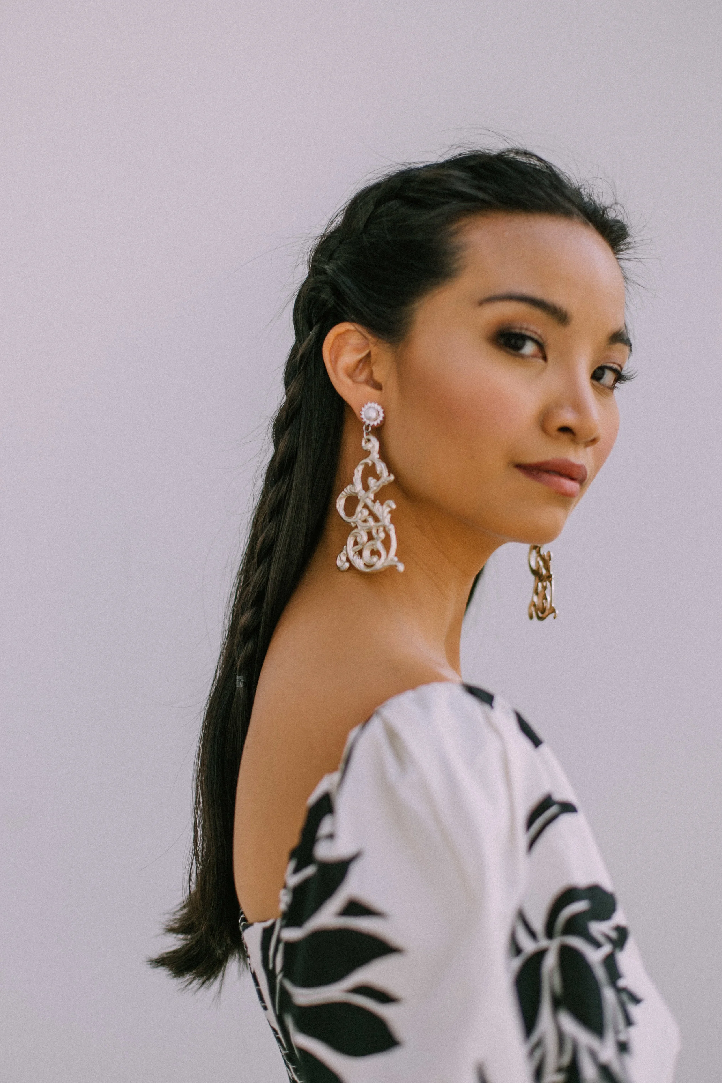 My secret weapon in retaining confidence through confrontation: The Lizzie Earrings from Láro . Now that’s empowered style! ;)