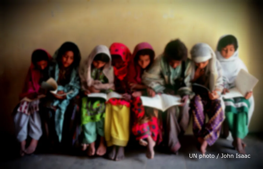 Girls learning blur.jpg