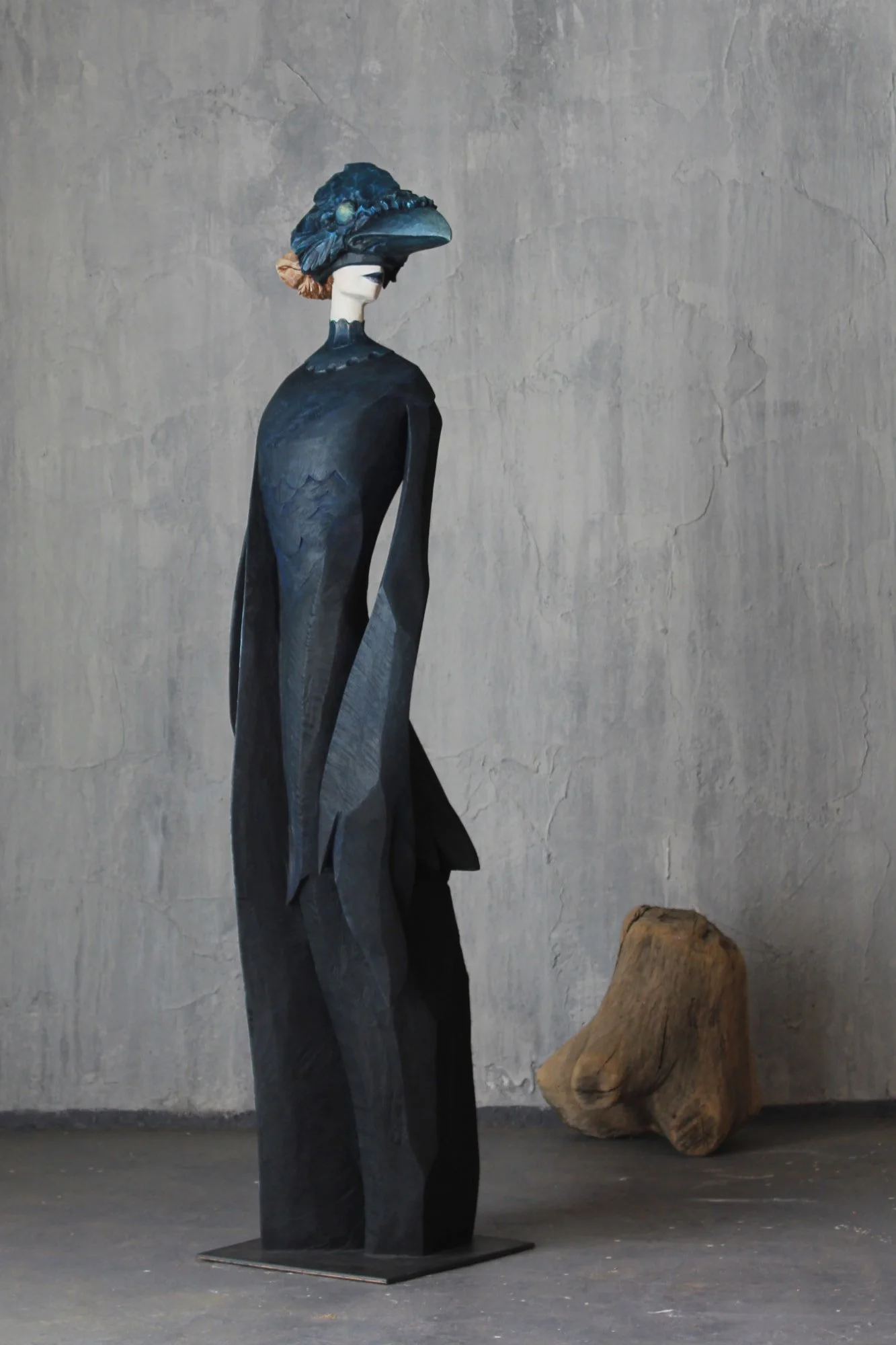 MUNINN - MEMORIA | scultura policroma in legno di tuia (Copy)