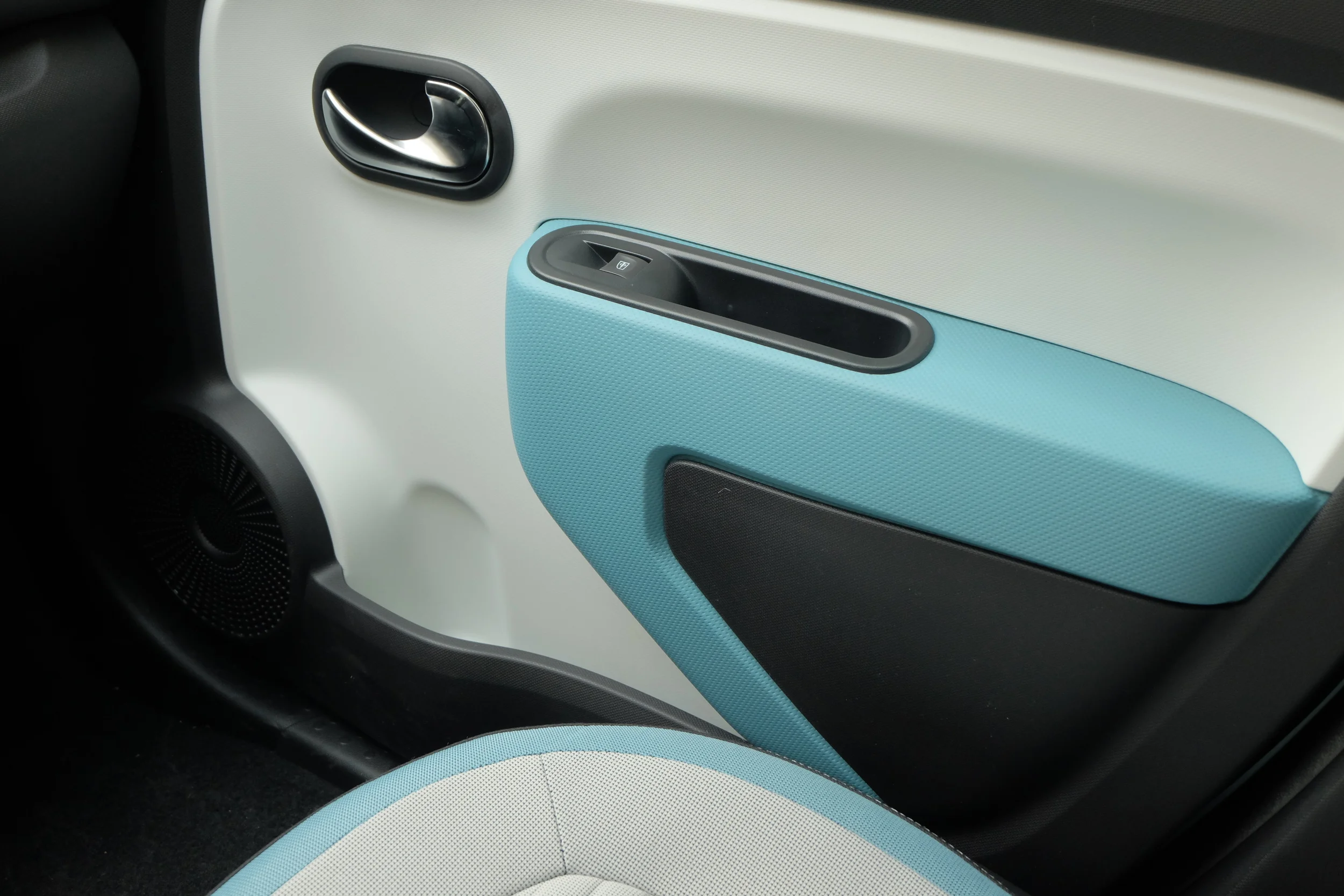 tyrannosaure-net-twingo3-interieur-3.jpg