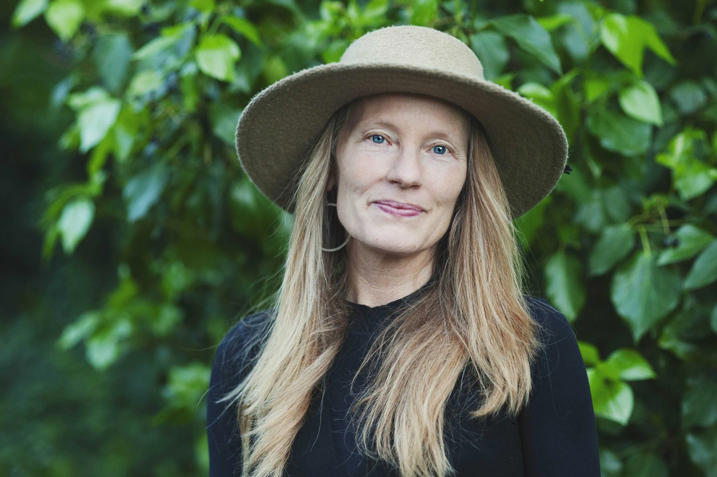 brand-photography-session-american river-sacramento.jpg