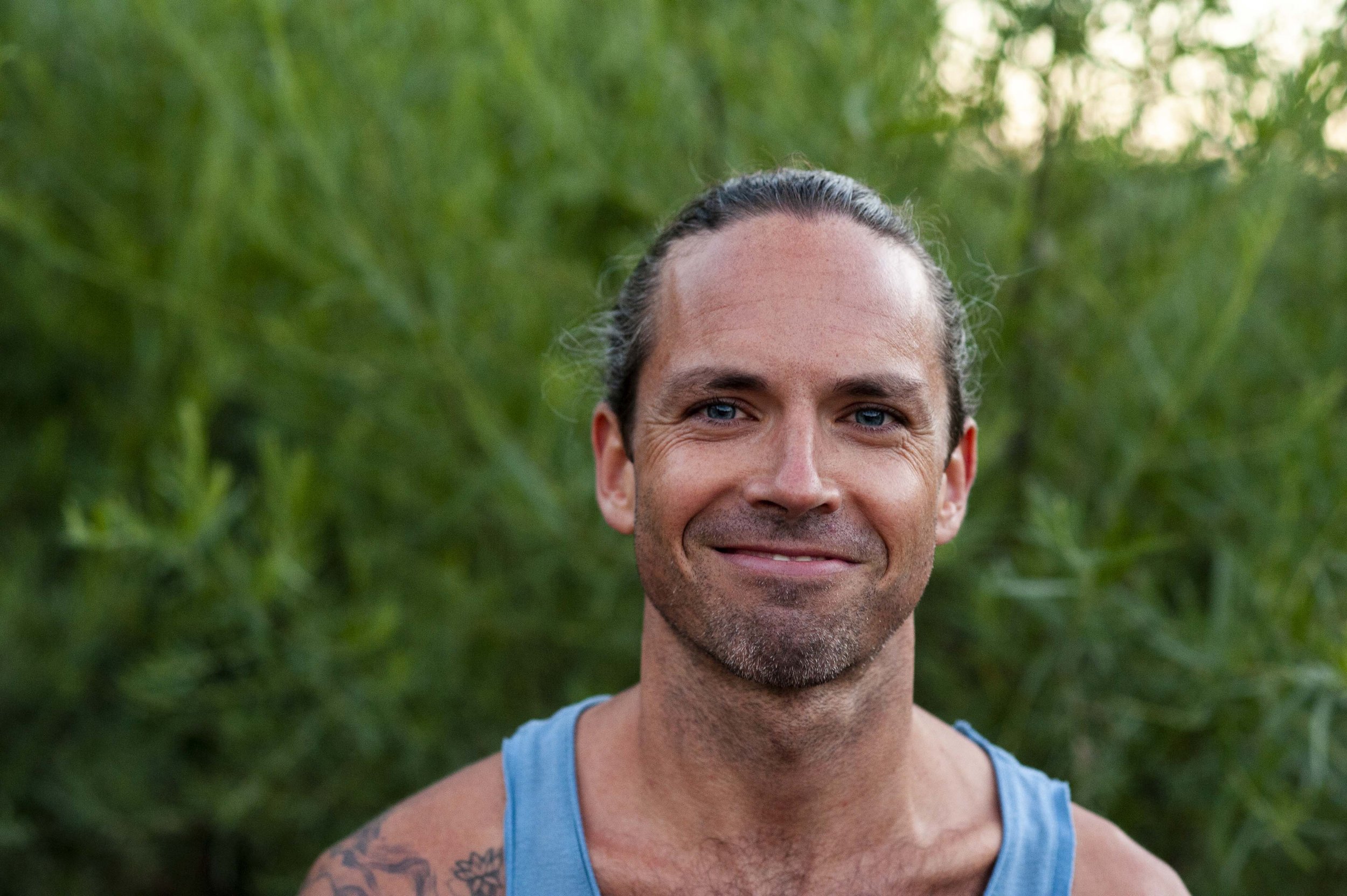 yoga-instructor-portrait-sesion-at-the-american-river-fair-oaks-by-piazza-photography.jpg