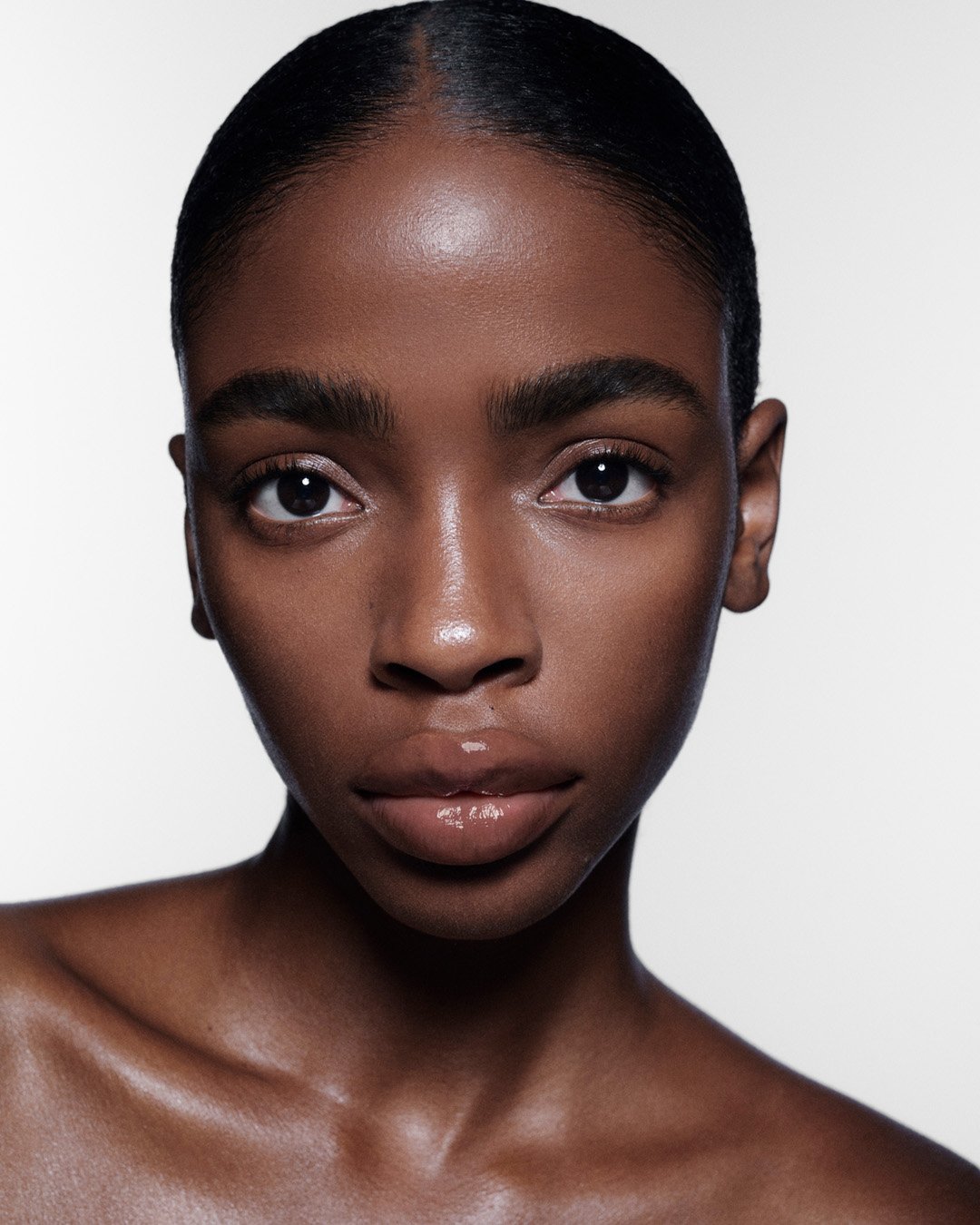 24_VBB_OnModel_PoshBalm_Glace_4x5_02.jpg