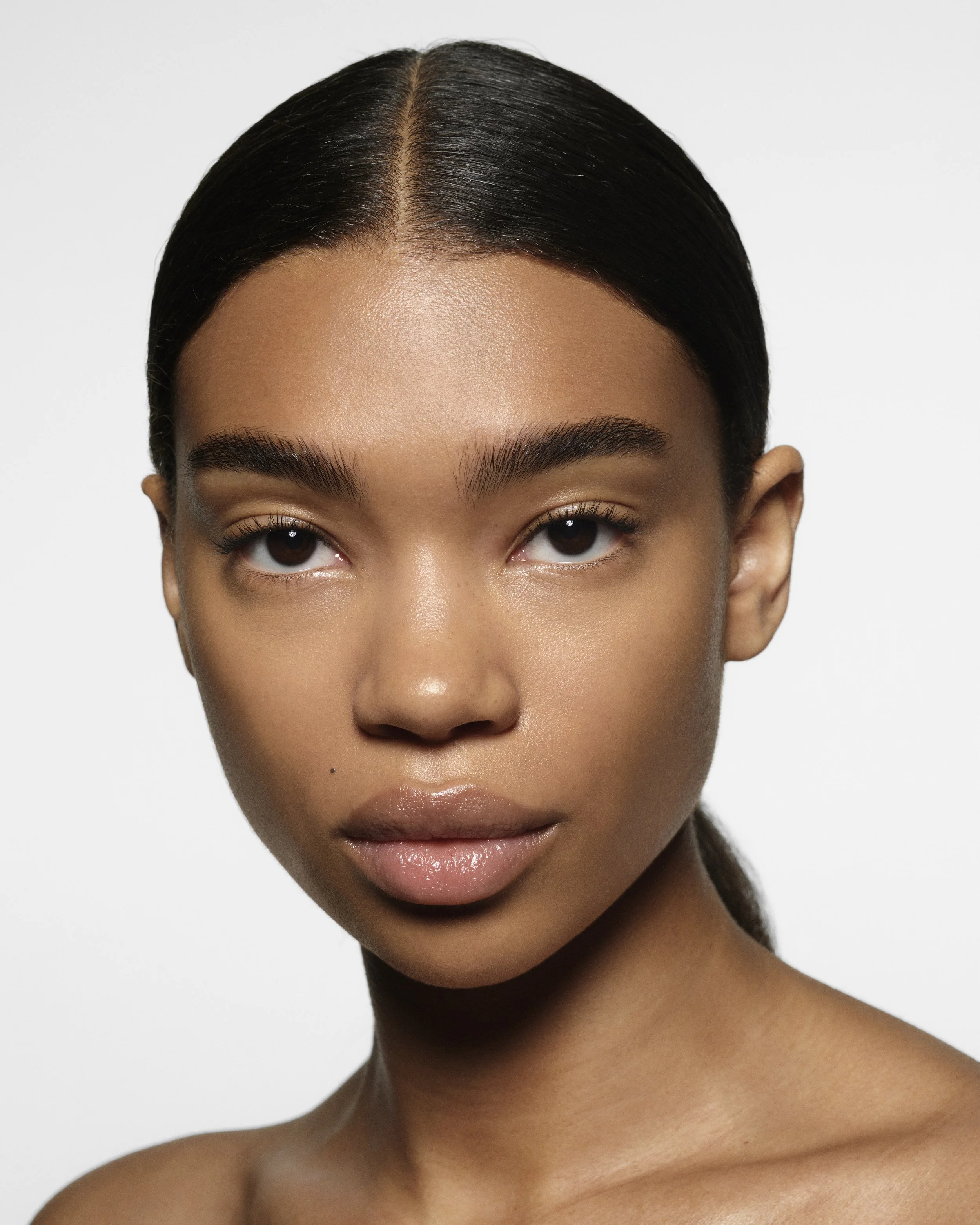 24_VBB_Concealer_OnModel_Before_08_M2.jpg