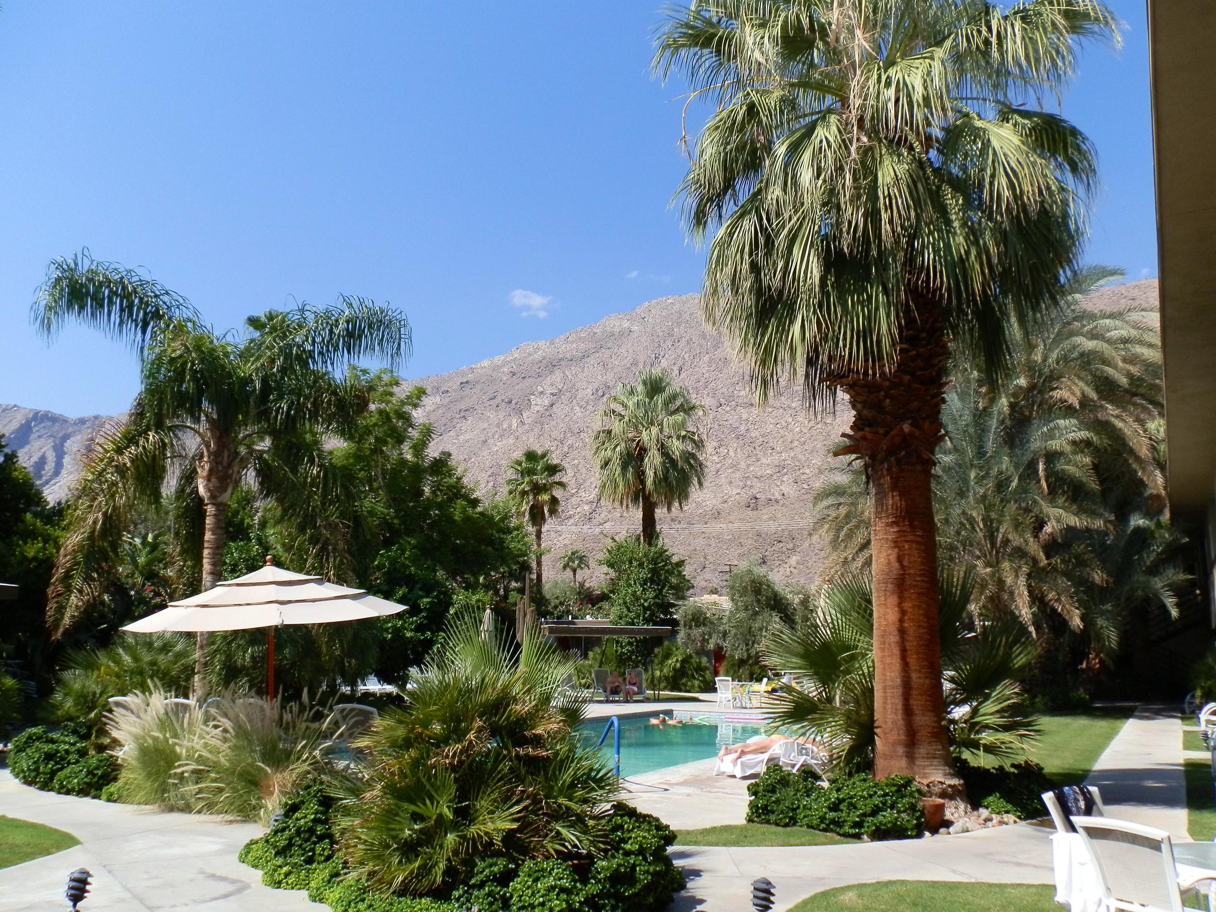 POOLSIDE