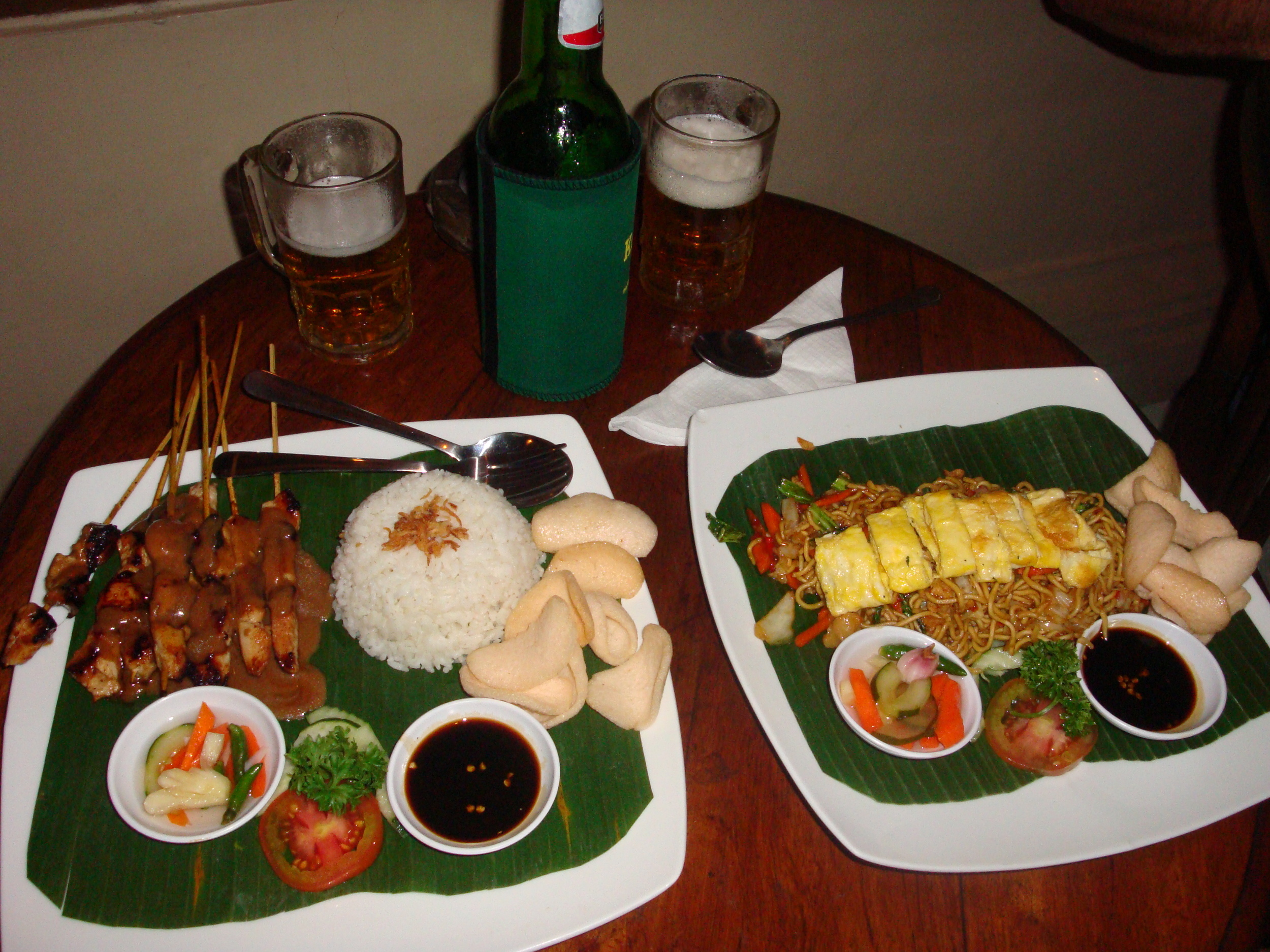 CHICKEN SATE AND BAKMI GORENG