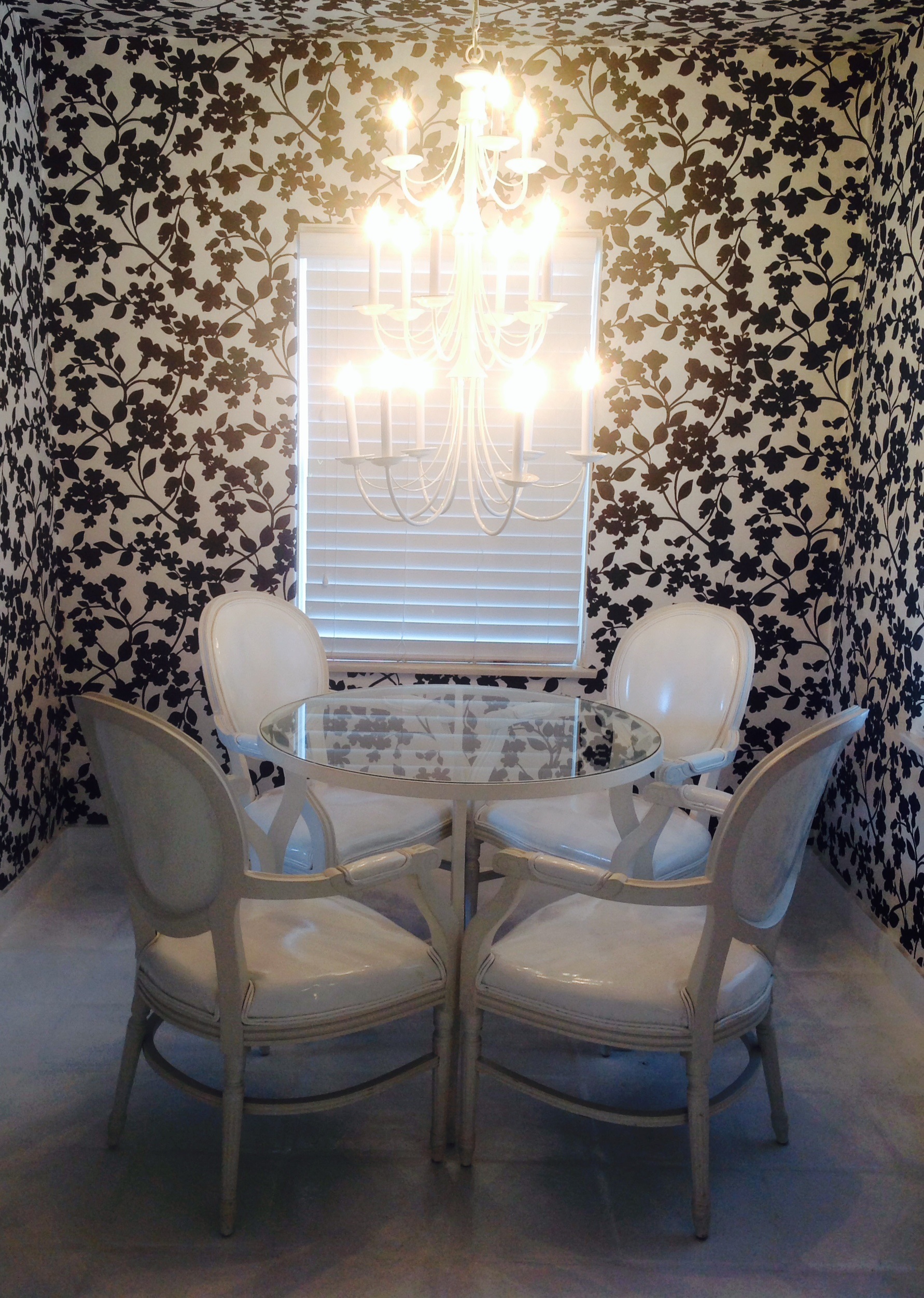 Dining room in villa.