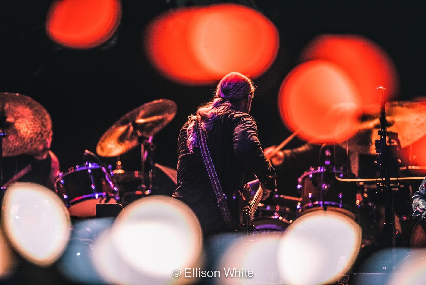 @derekandsusan // Charleston, SC // 8.4.19 🎸
&bull;
&bull;
&bull;
#flashback #tedeschitrucksband #derektrucks #liveforlivemusic #creditonestadium #allmanbrothers #concertphotography