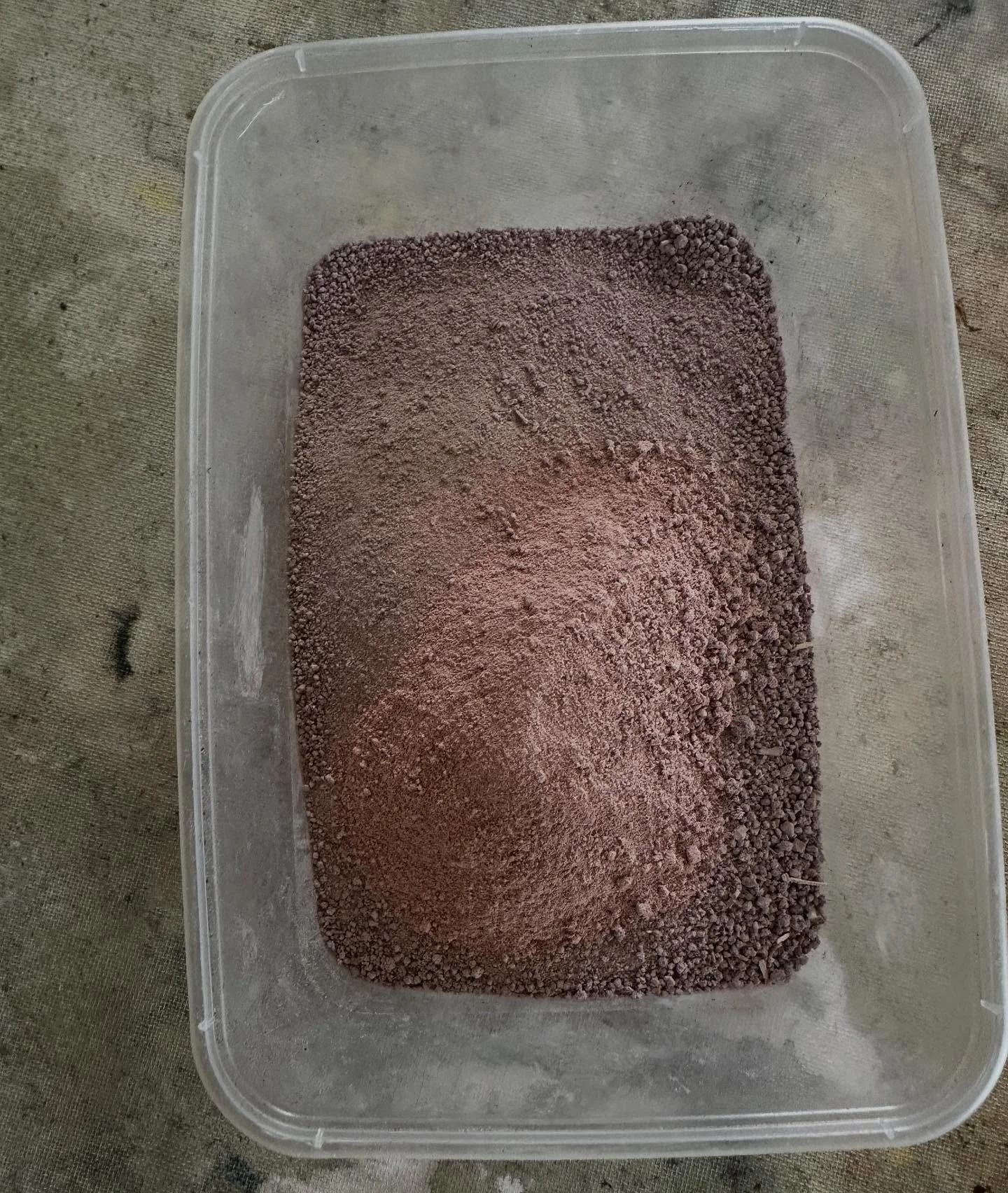 Colour from the garden path in preparation for natural pigment workshop. DM for more information

@artclubdub 
#naturalpigment #ecoartist #naturespalete