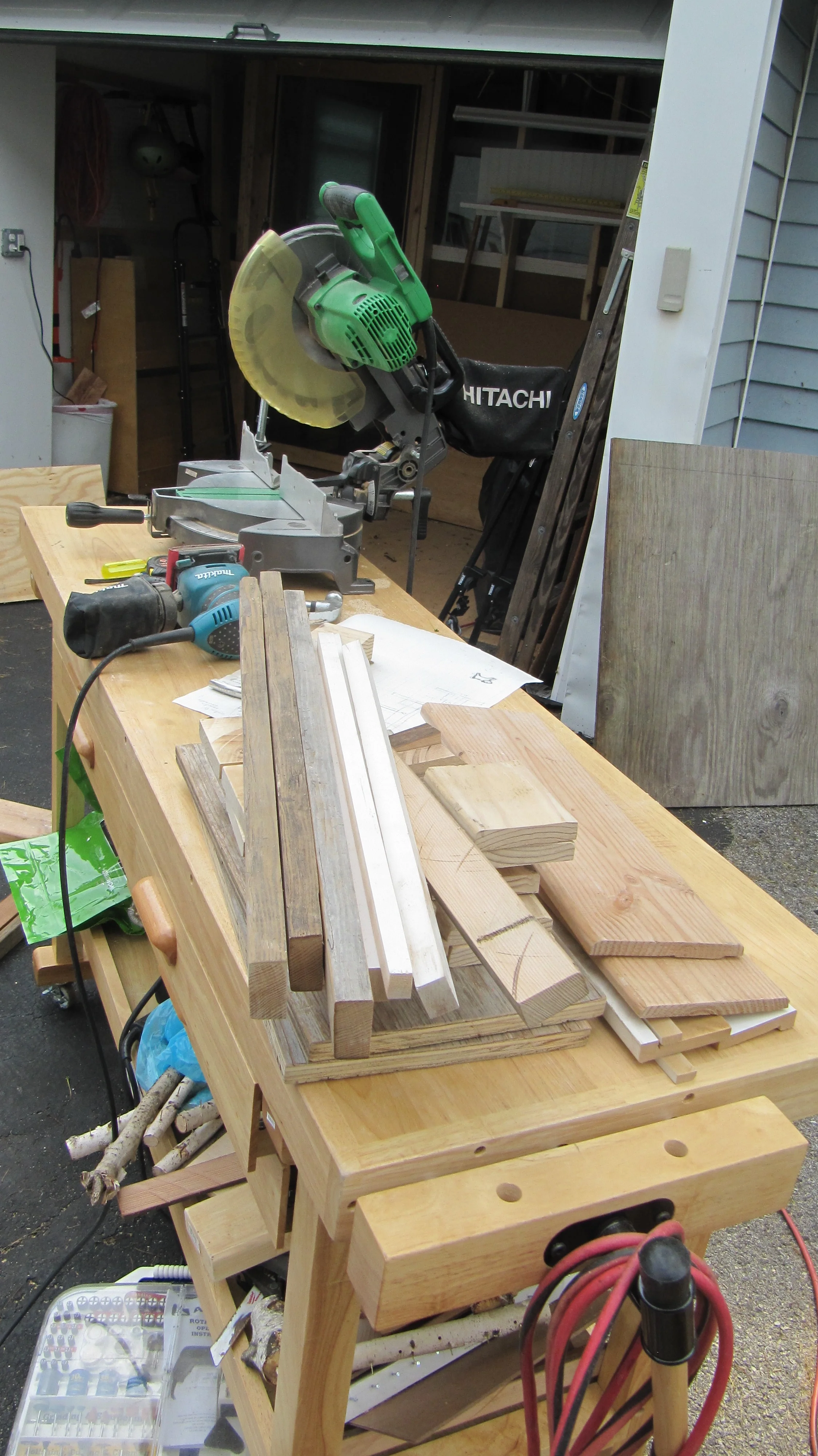 Cutting up all the pieces. And all my tools are cheap - I'm not making fine furniture, after all.