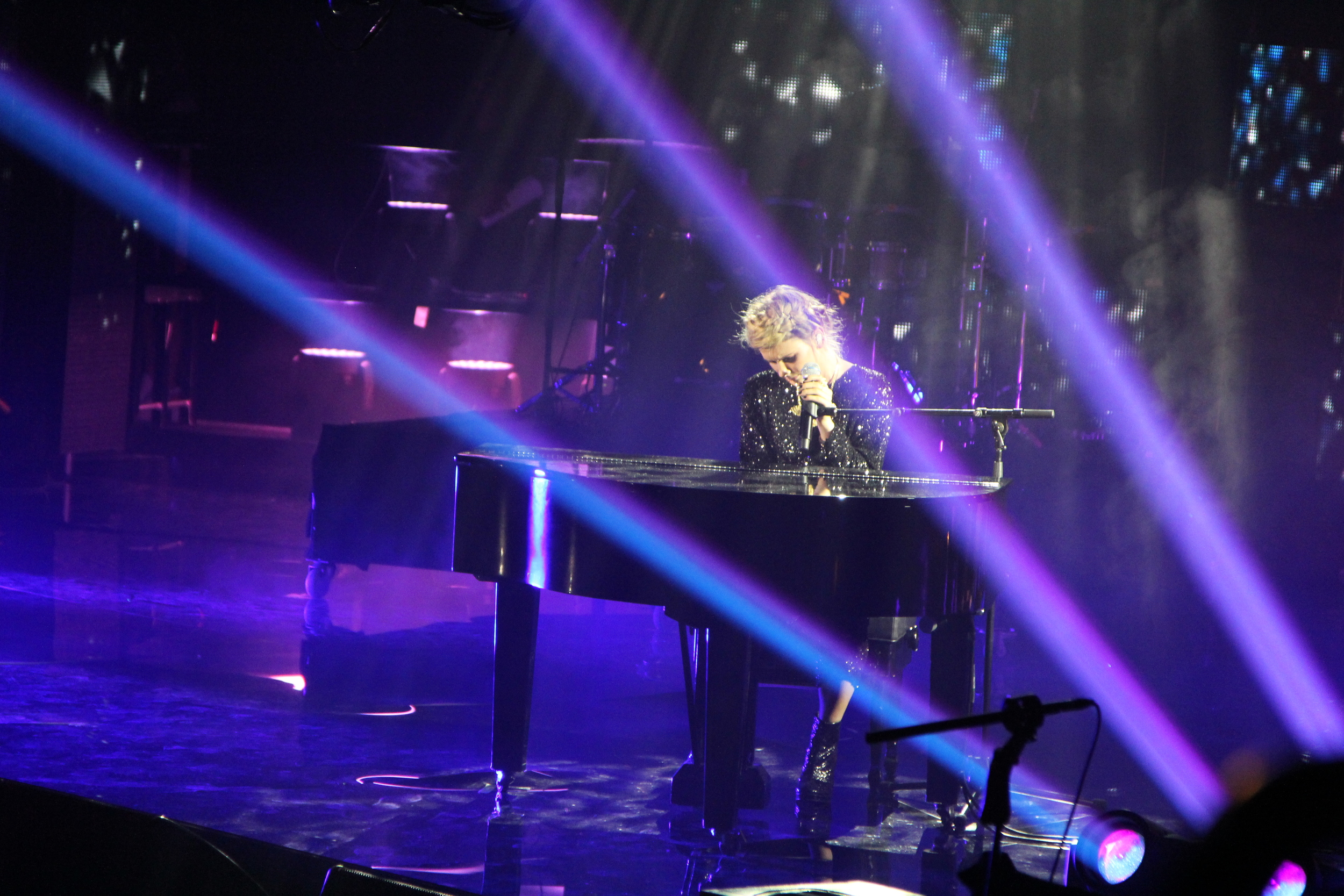 Georgia Nott from  Broods  performing  'Bridges'