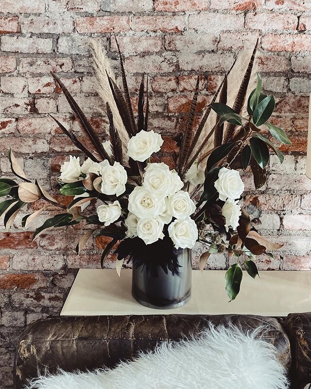 Office florals. Designed by @elanatelier ✨