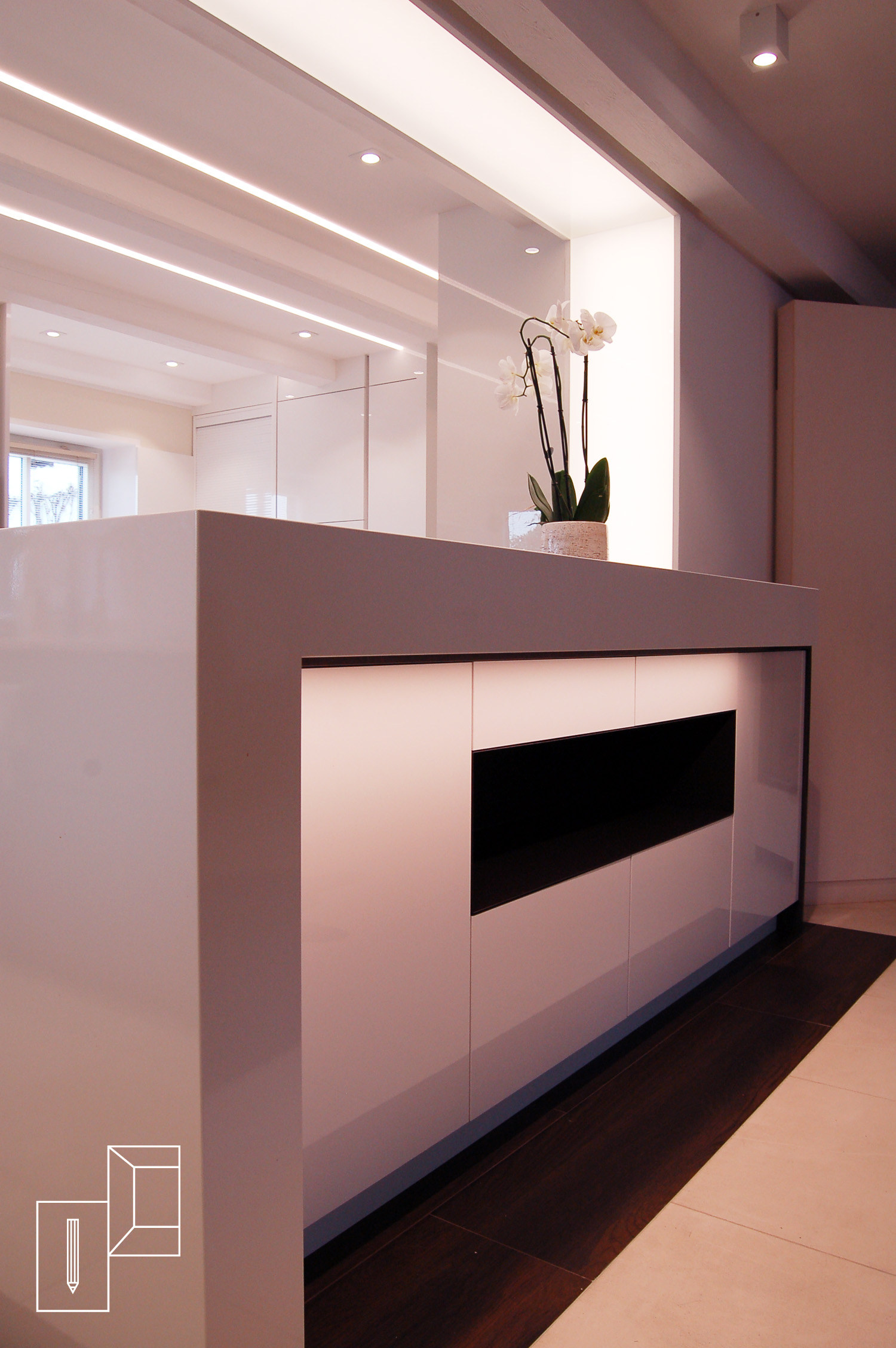 Haas_trest_1_1500_branded.jpg