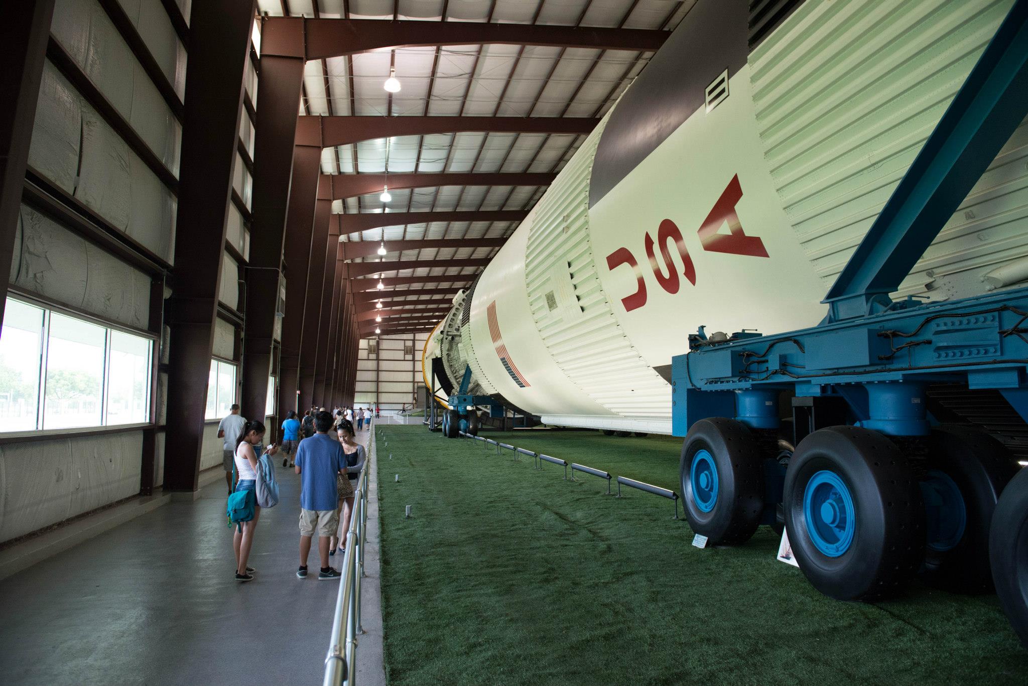 Ganz schön lang, so eine Saturn V Rakete.