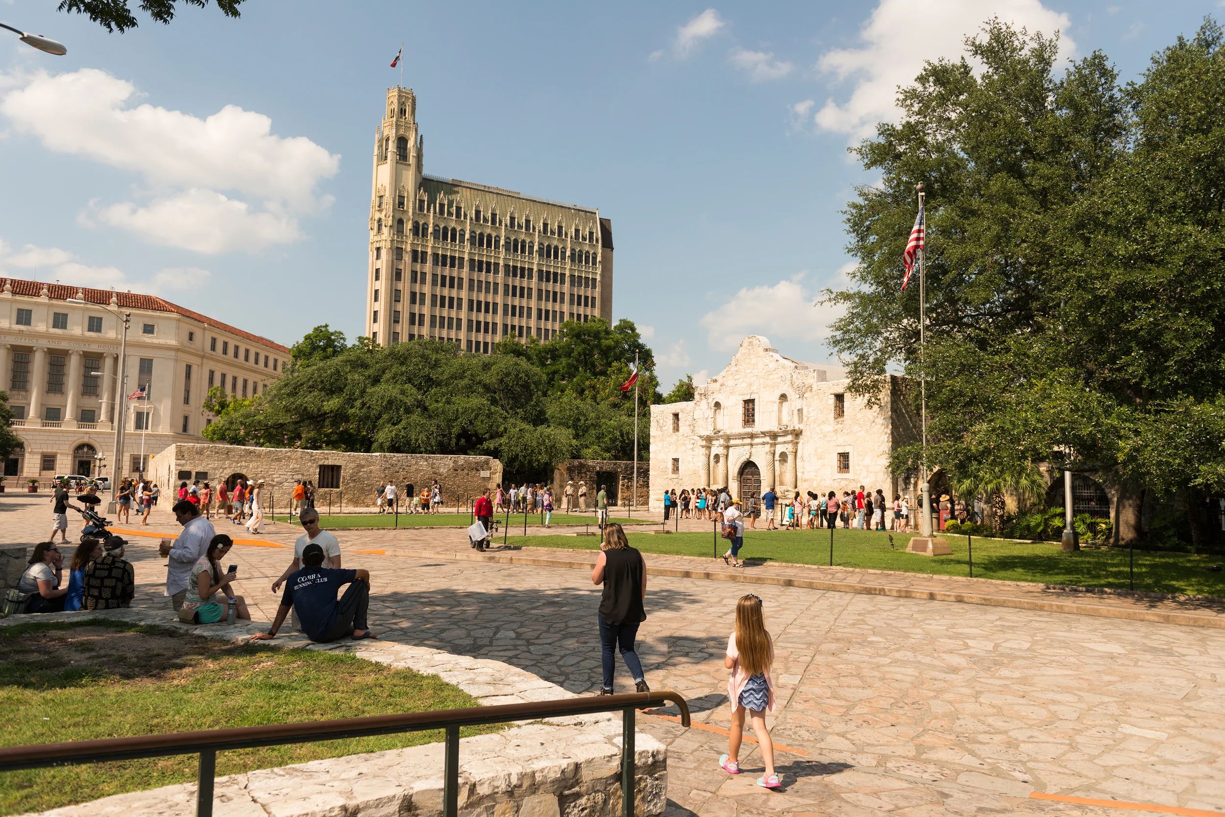 Das Alamo (r).