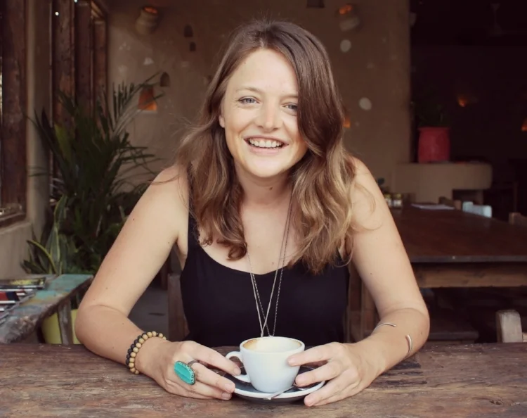 Make It Happen Podcast: Being A Business Owner, Not A Freelancer with Fiona Barrows