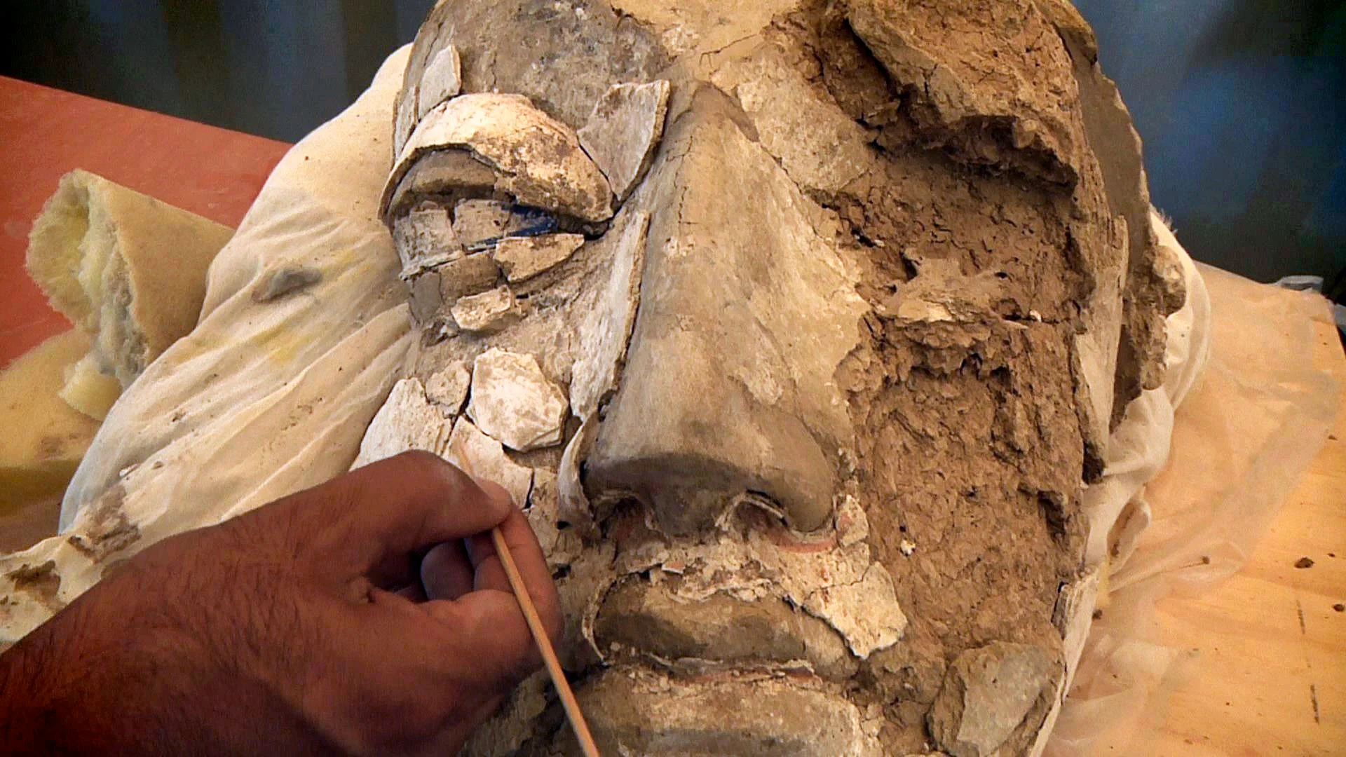 Archaeologist-_-Large-Buddha-Statue_Mes-Aynak.jpg