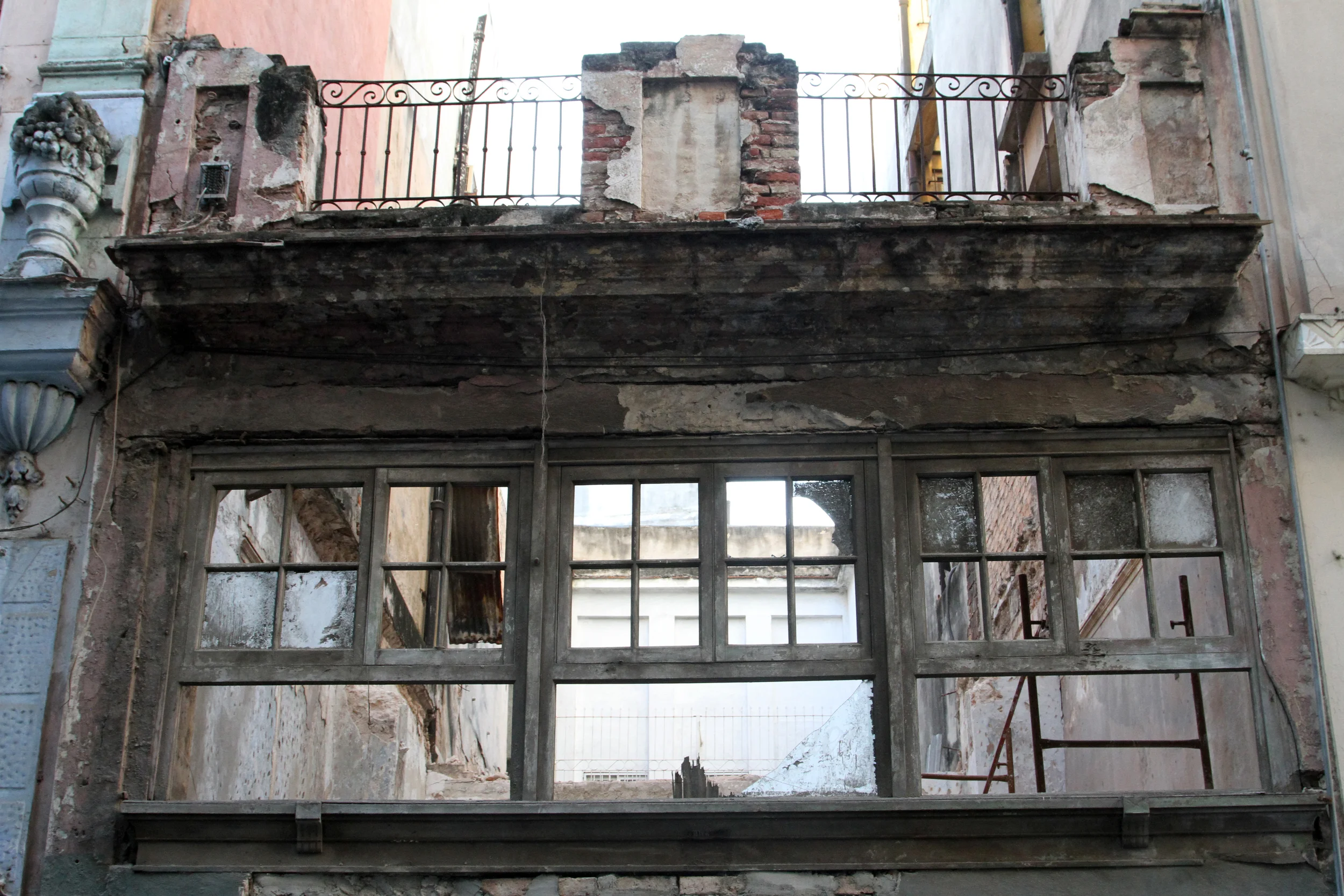 y000107CUBA.jpg