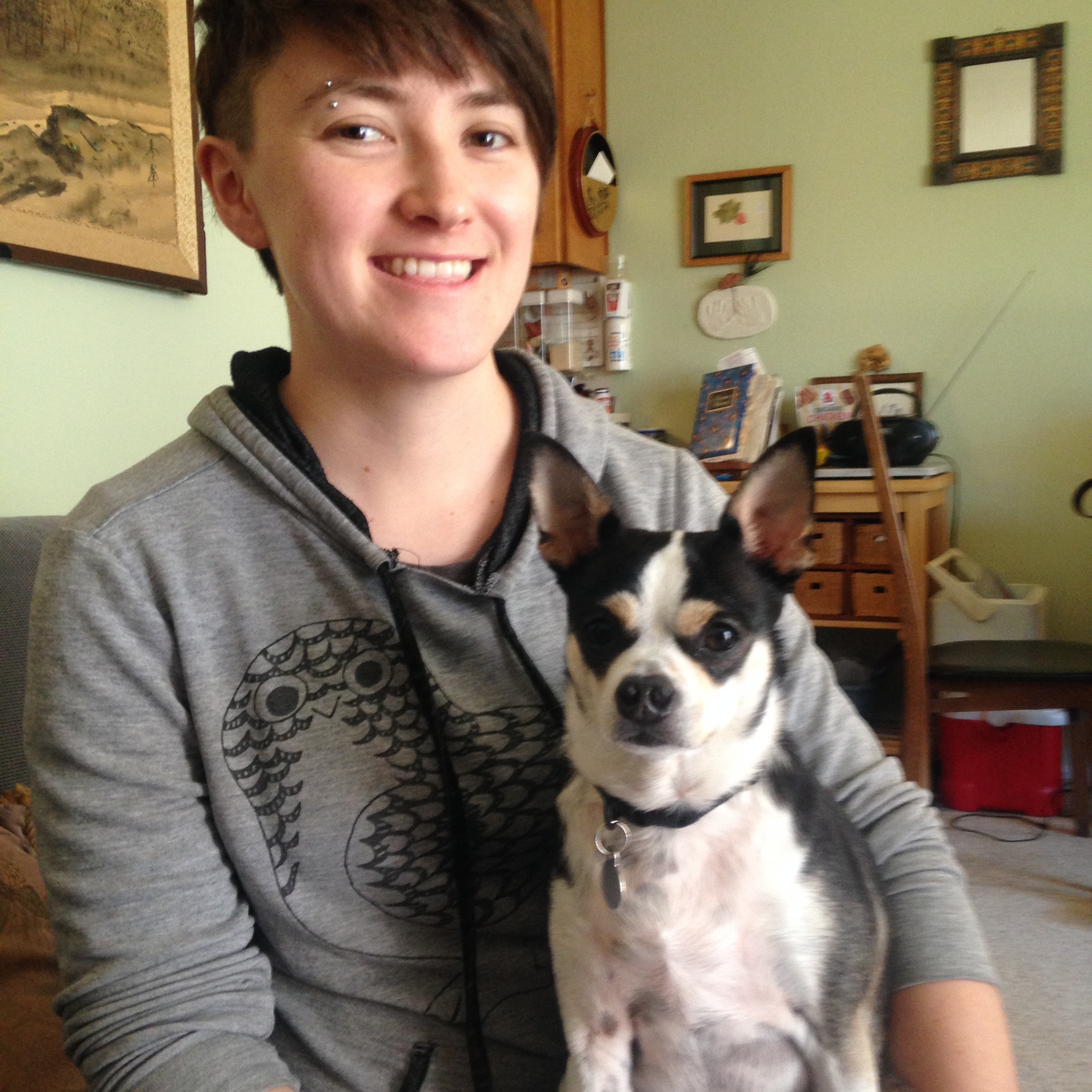Cellist Ami Nashimoto and Mochi, a member of our inter-species audience!