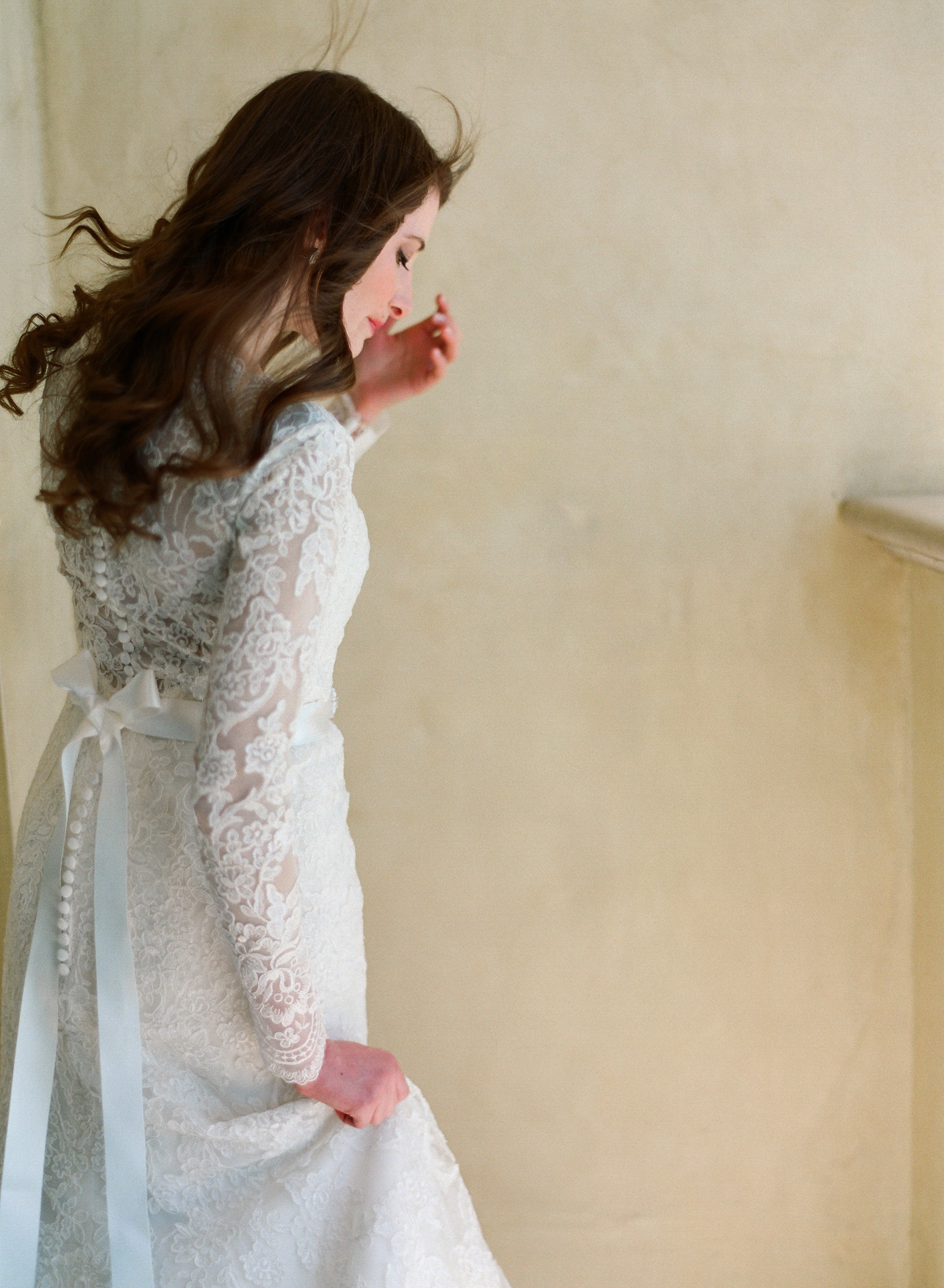 Orthodox Jewish bride gets ready as Top Destination Wedding Photographer photographs her Malibu wedding