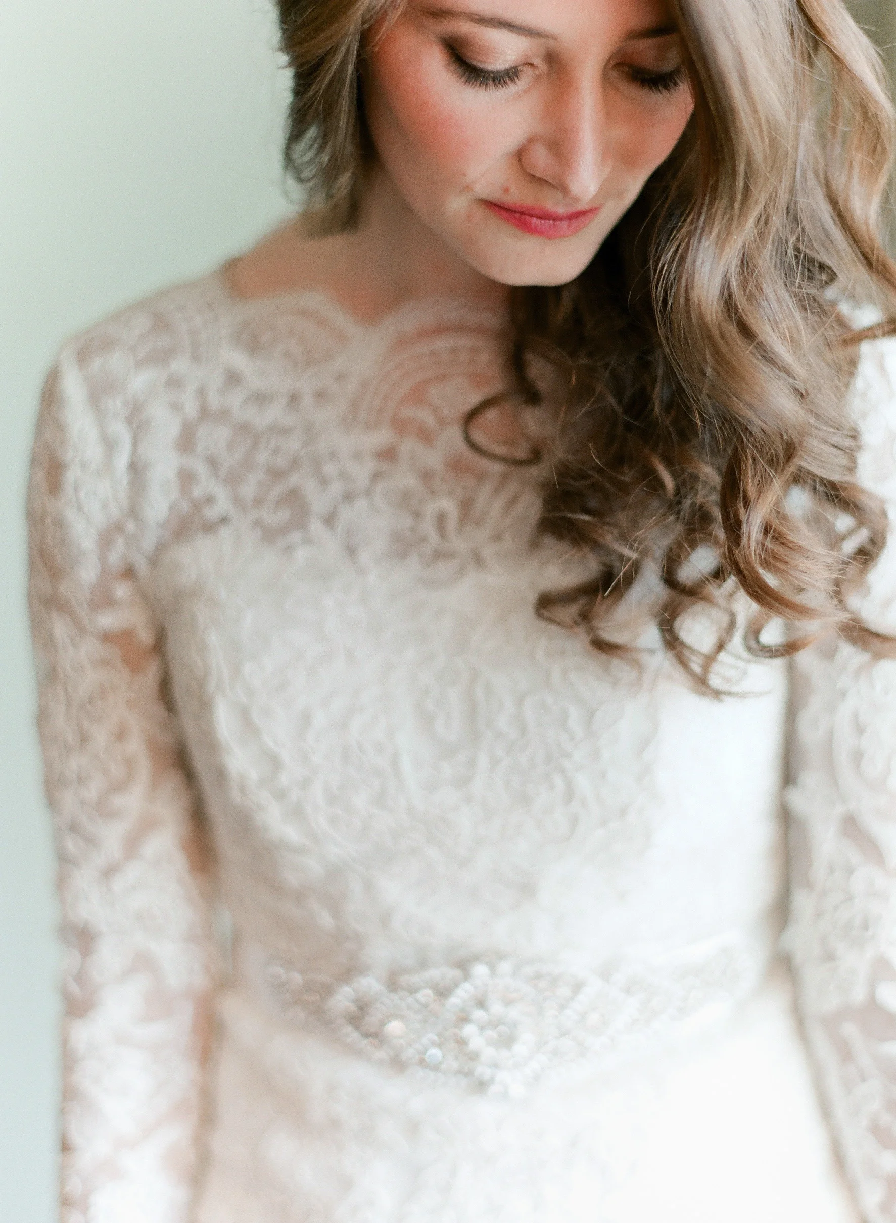 Orthodox Jewish bride gets ready as Top Destination Wedding Photographer photographs her Malibu wedding