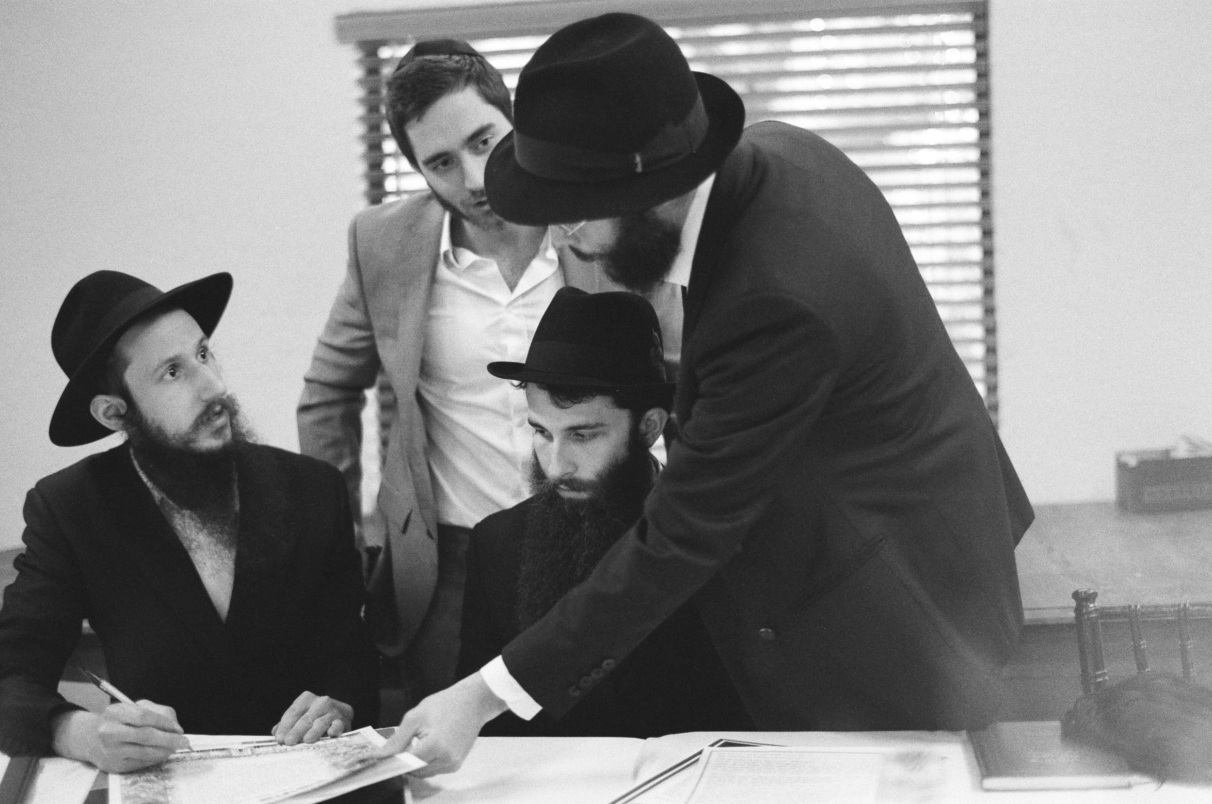 Top destination wedding photographer photographs Orthodox Jewish wedding at Calamigos Ranch California Wedding