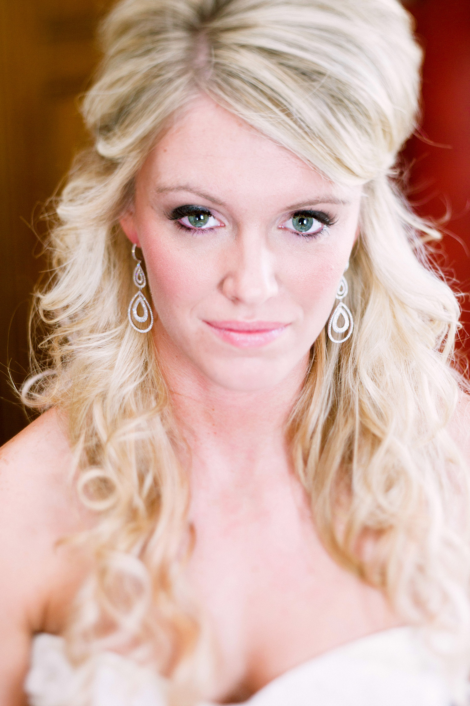 destination wedding photographer Lexia Frank photographs the wedding of NFL star football player Green Bay Packer Bryan Bulagas wedding at the Hilton City Center in Milwaukee wedding photographer