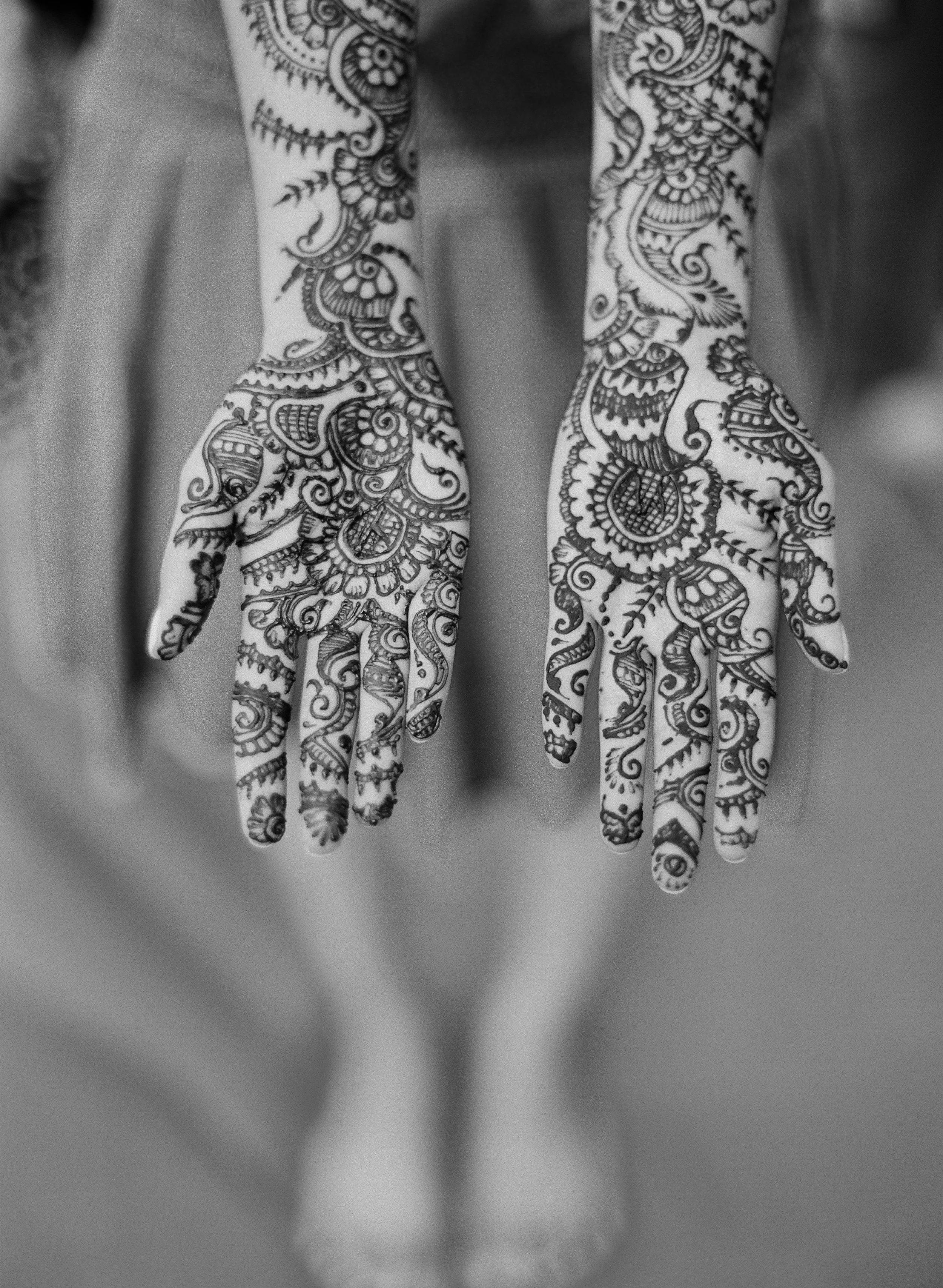 a beautiful Mehndi design is applied with henna at this hindu wedding reception in miami where Destination WEdding Photographer, Lexia Frank, a top indian wedding photographer, photographs this luxury indian wedding on film, preferring to shoot indian weddings on film because of the tonal ranges and bright indian colors. she photographs indian weddings in india, florida, and worldwide and her brides love maharani weddings, south asian bride and suneet varma and manish malhotra 