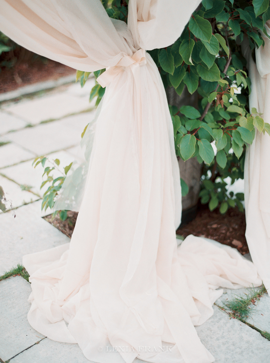 destination wedding photographer Lexia Frank- a portland oregon fine art film photographer- photographs this luxury wedding at whistling straits golf course wedding on film. 