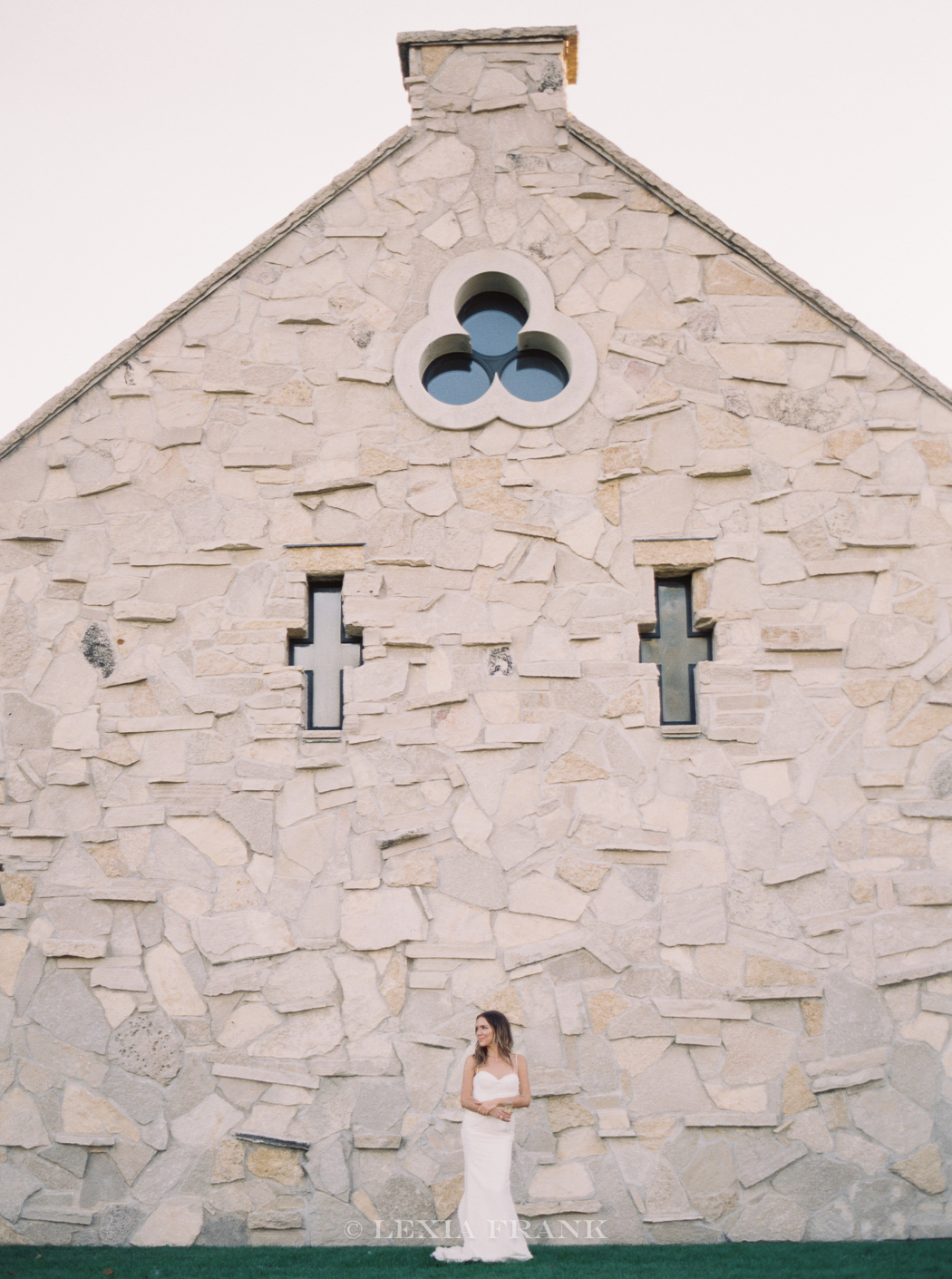 destination wedding photographer Lexia Frank- a portland oregon fine art film photographer- photographs this luxury wedding at whistling straits golf course wedding on film. 