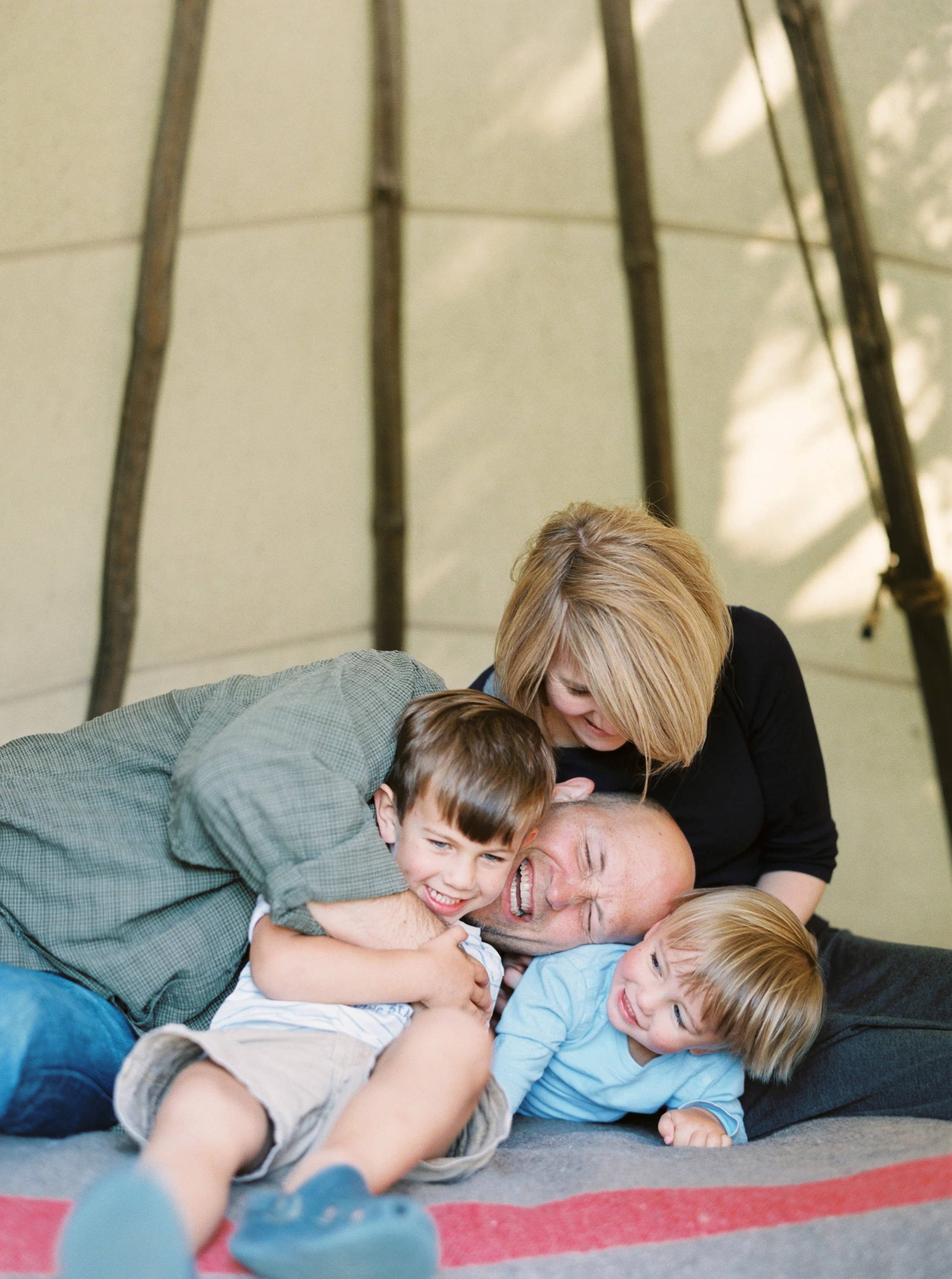 portland oregon family photographer lexia frank is a lifestyle film photographer photographing families on film at camp wandawega www.lexiafrank.com