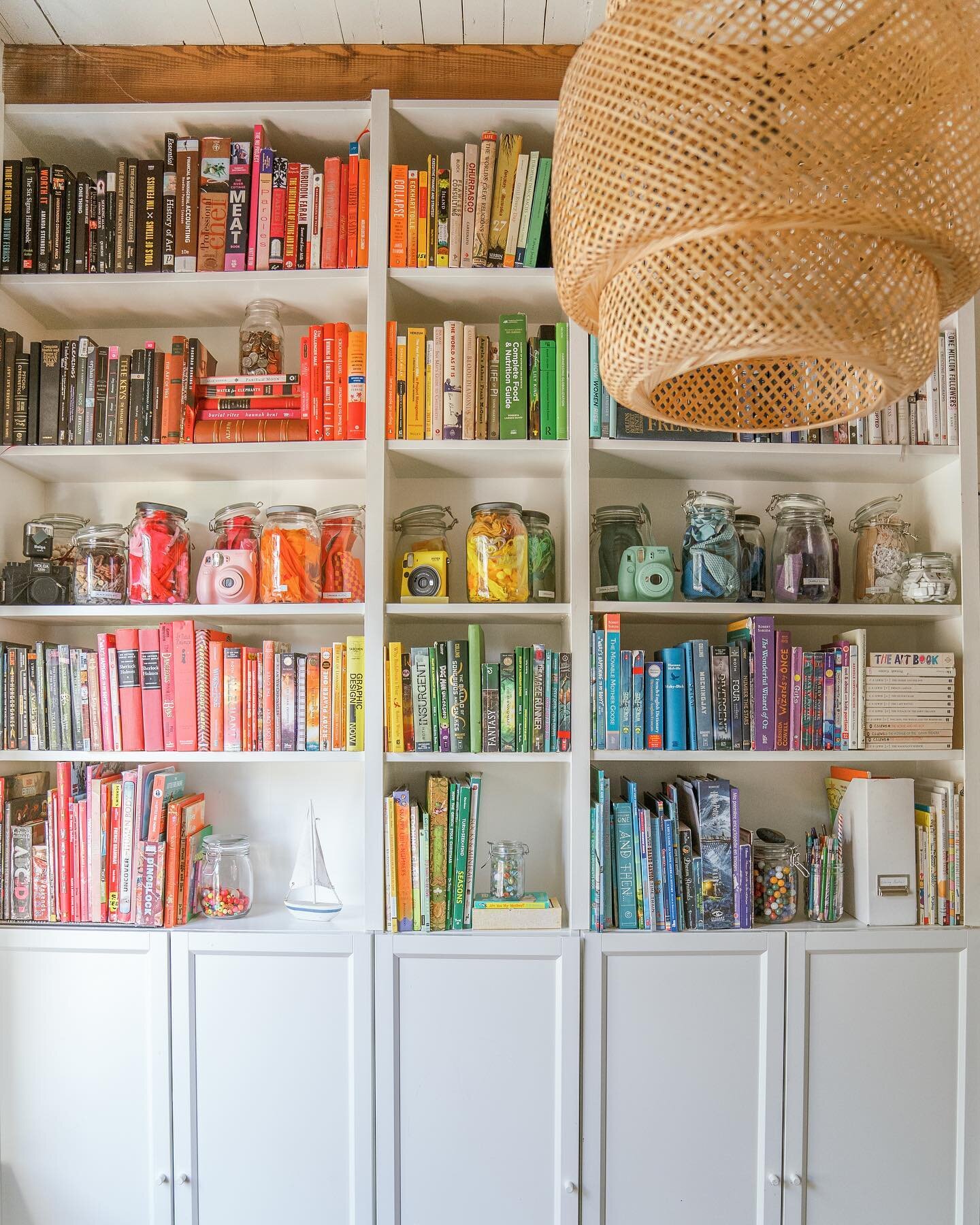 The before and after of our rainbow playroom! Swipe for before!
.
As an art major, I always wanted a little room in our eventual home to allow for creative art projects with my kids. This miniature room by our stairs is the perfect spot in our home f