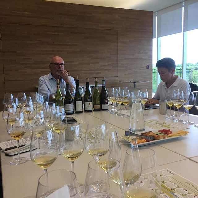 Bill Redelmeier of @southbrookvineyards delivering a retrospective of Ontario Chardonnay 05s to 08s. Many standing the test of time. Props to @clossonchasevineyards 07, @tawsewinery Robyn&rsquo;s block 07 @malivoire Moira 05 &amp; @southbrookvineyard