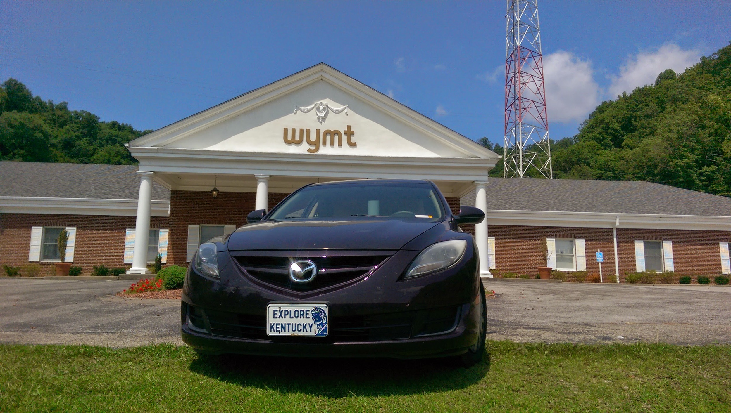 The Explore Kentucky Land Cruiser at WYMT-TV in Hazard, KY Photo by: Gerry Seavo