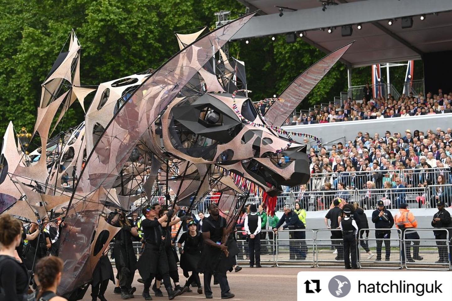 Some great pictures of @hatchlinguk performing at the #platinumjubileepageant Well done team! 👏👏👏👏👏👏 @trigger_stuff  Designer @carlrobertshaw  Director @thismervynmillar