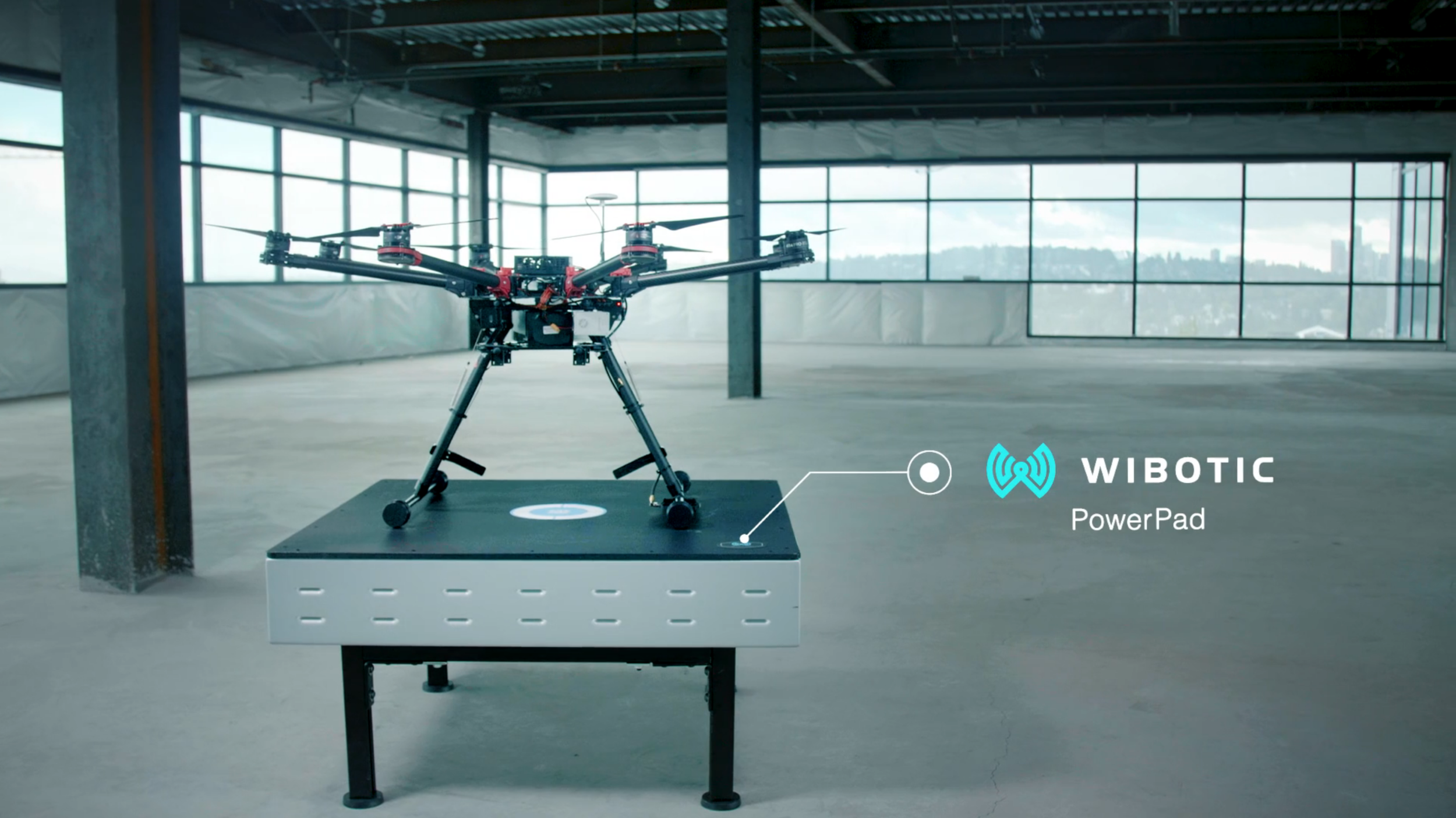 Шоу дронов на море. Квадрокоптер для человека. Квадрокоптер для разведки. Как сделать летающую камеру. Лазерная подзарядка беспилотника.