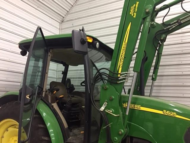 John Deere 5625 Red Barn And Associates