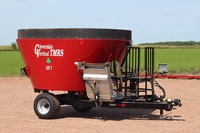5 year, 5,000 load warranty on mixing tub, auger, floor & frame AR 200 auger flight 5/8" standard upgrade to 3/4" 1/4" sidewalls (3/8" available) 21" tungsten carbide auger knives to process hay bales Optional stainless steel side discharge conveyors (3', 4' 5' or 6') Front door conveyors have flat feed out on one or both sides Conveyors have incline to fill bunks C-55 chain Heavy-duty PTO with shear pin Weightronix scale or Digi-Star Ladder with viewing platform Heavy duty jack We can custom-build a TMR mixer to meet your exact feed mixing needs!