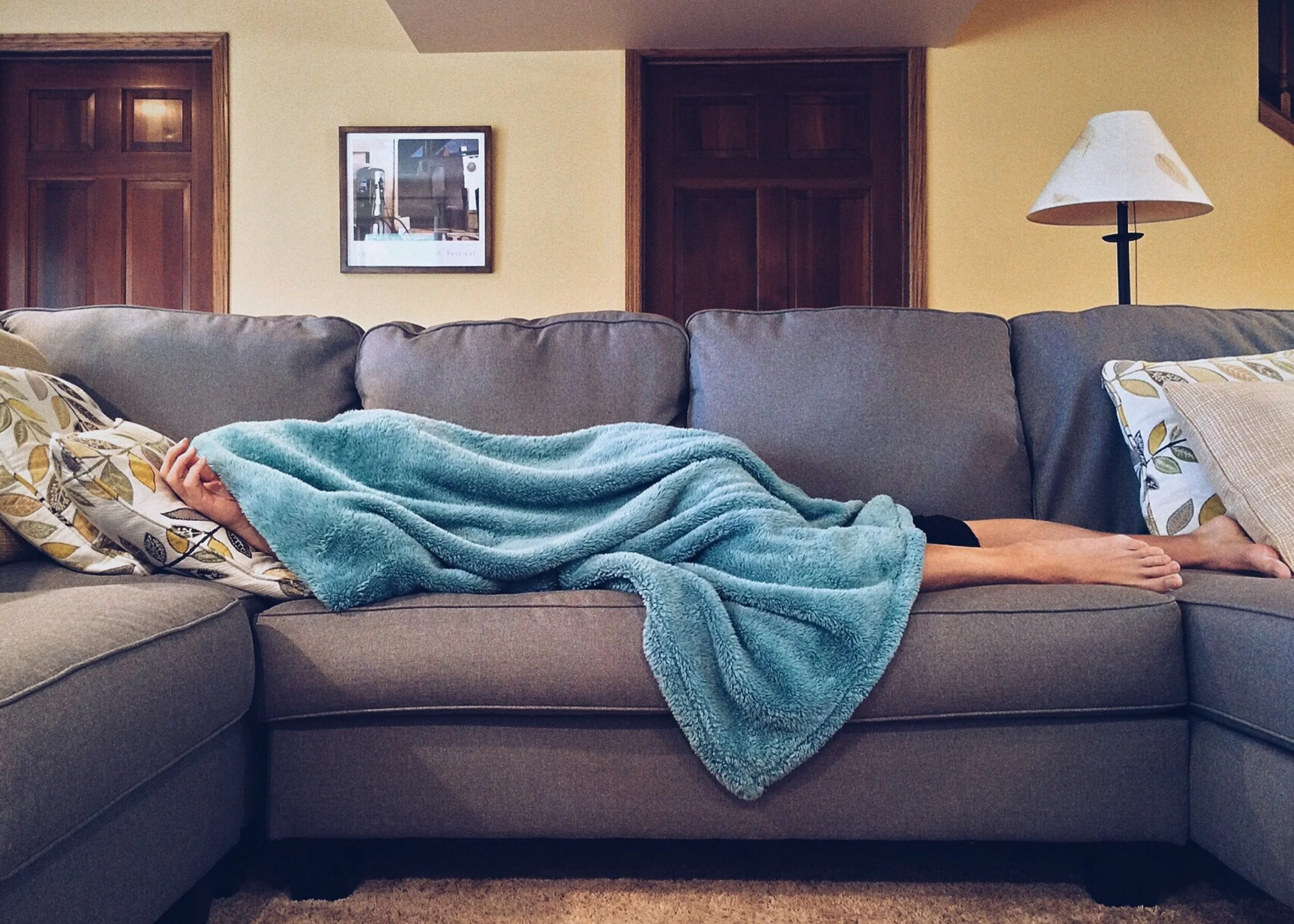 apartment-bed-carpet-lazy.jpg