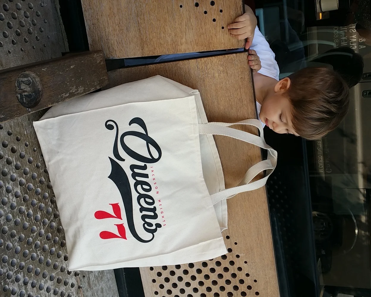 e77 Queens tote bag