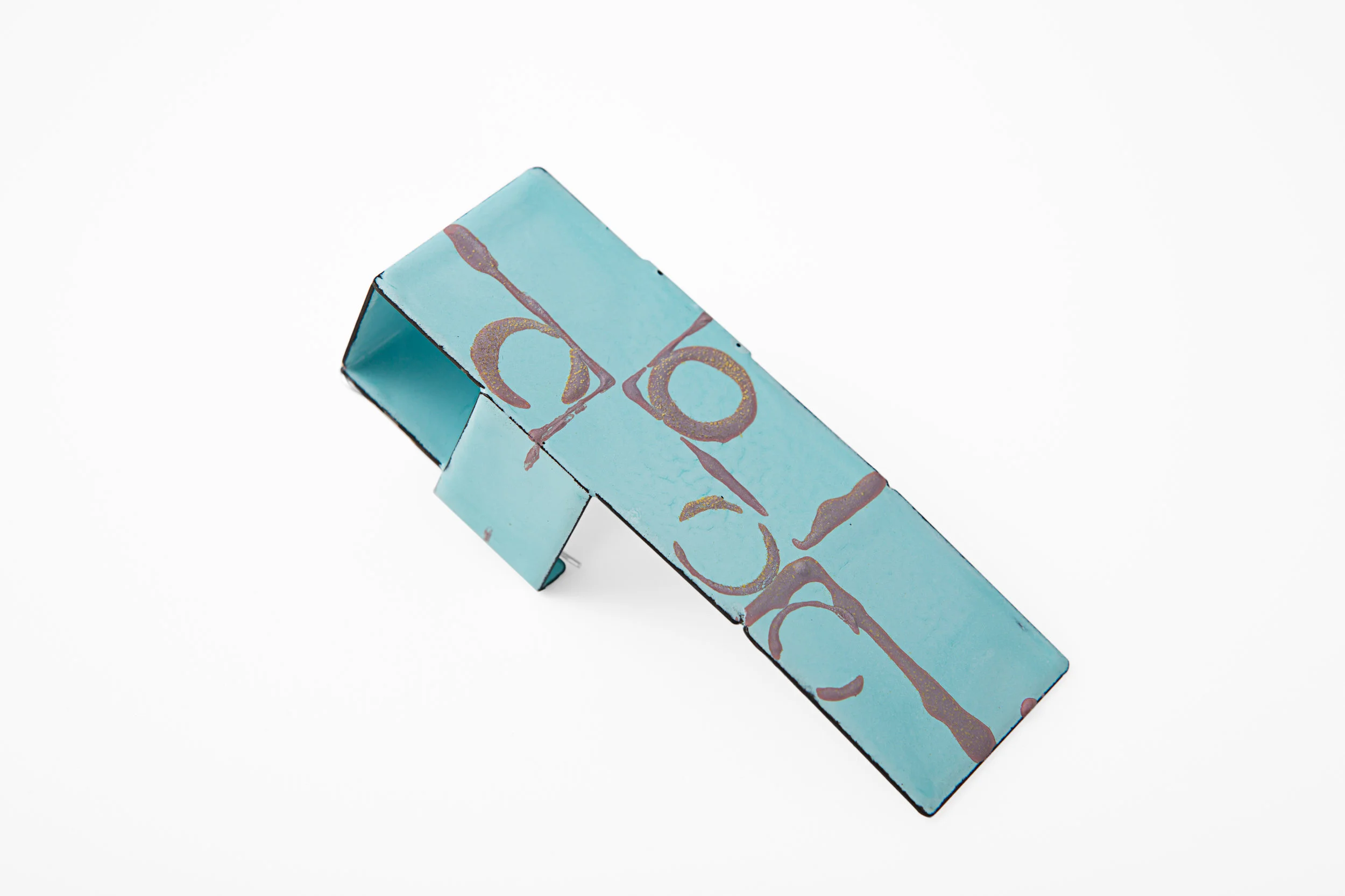 Untitled, 2014. Enamel, mild steel and stainless steel. Photo by Ken Arini Photography. 