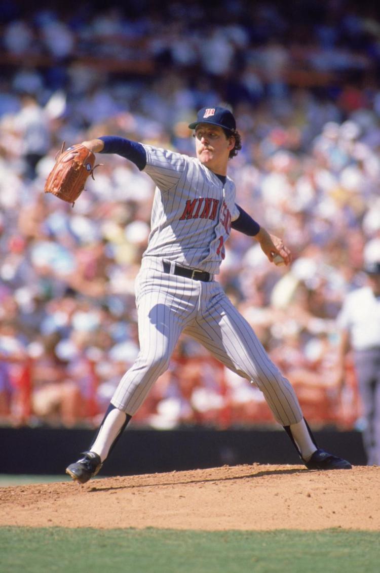 Autographed /Original Signed 8x10 Color Glossy Photo Showing Him Pitching for the Twins Frank Viola 1987 Minnesota Twins