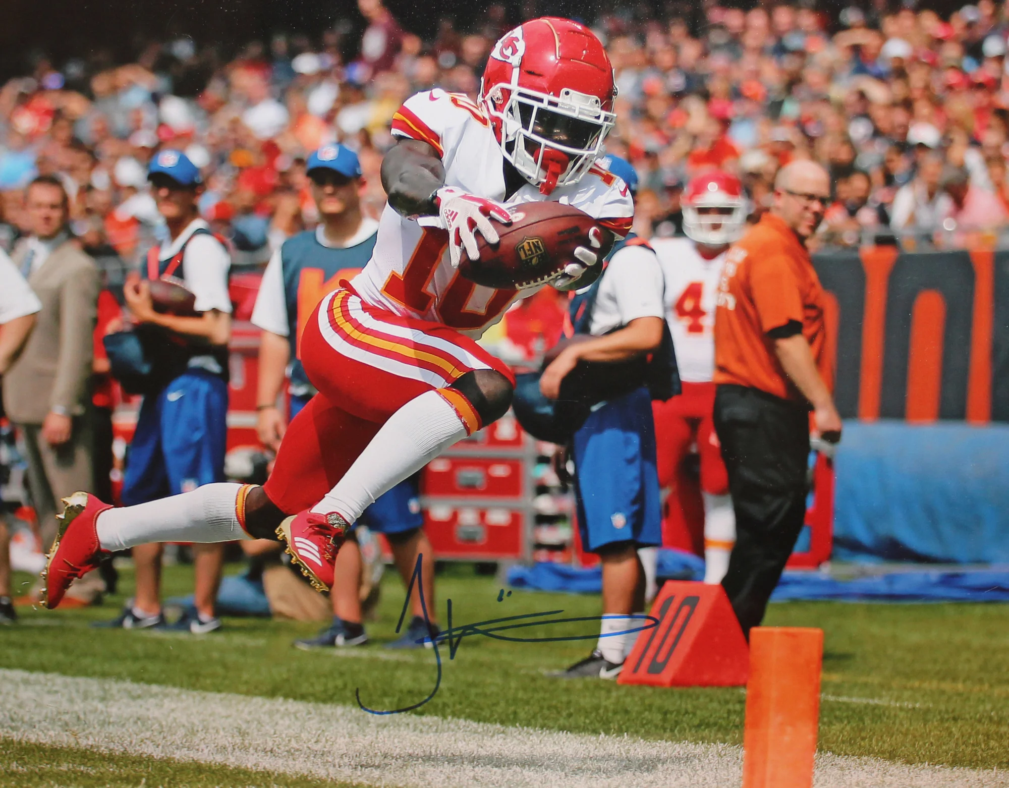 Tyreek HIll Autographed 11x14 "TD" Photo