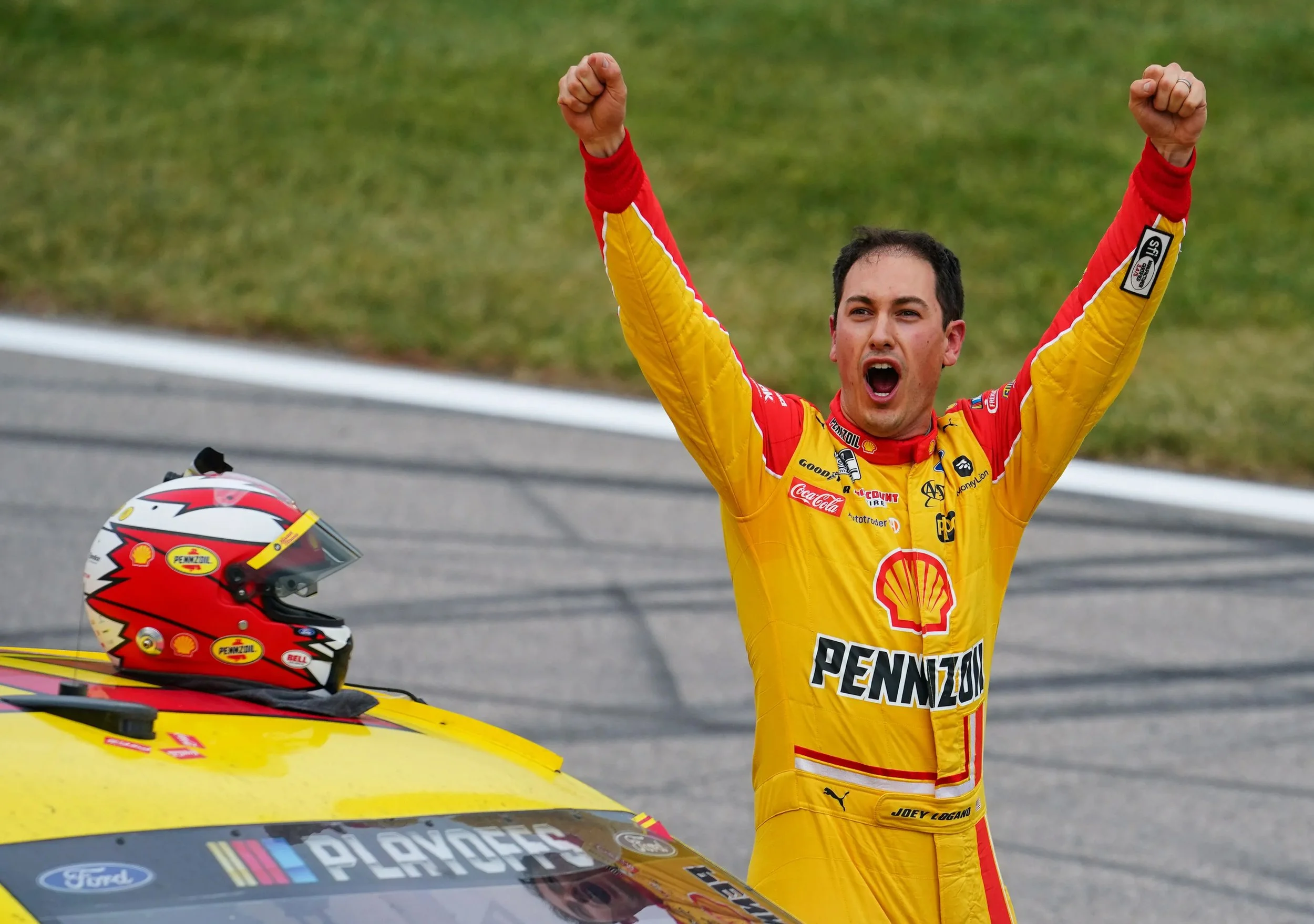 joey logano2.jpg