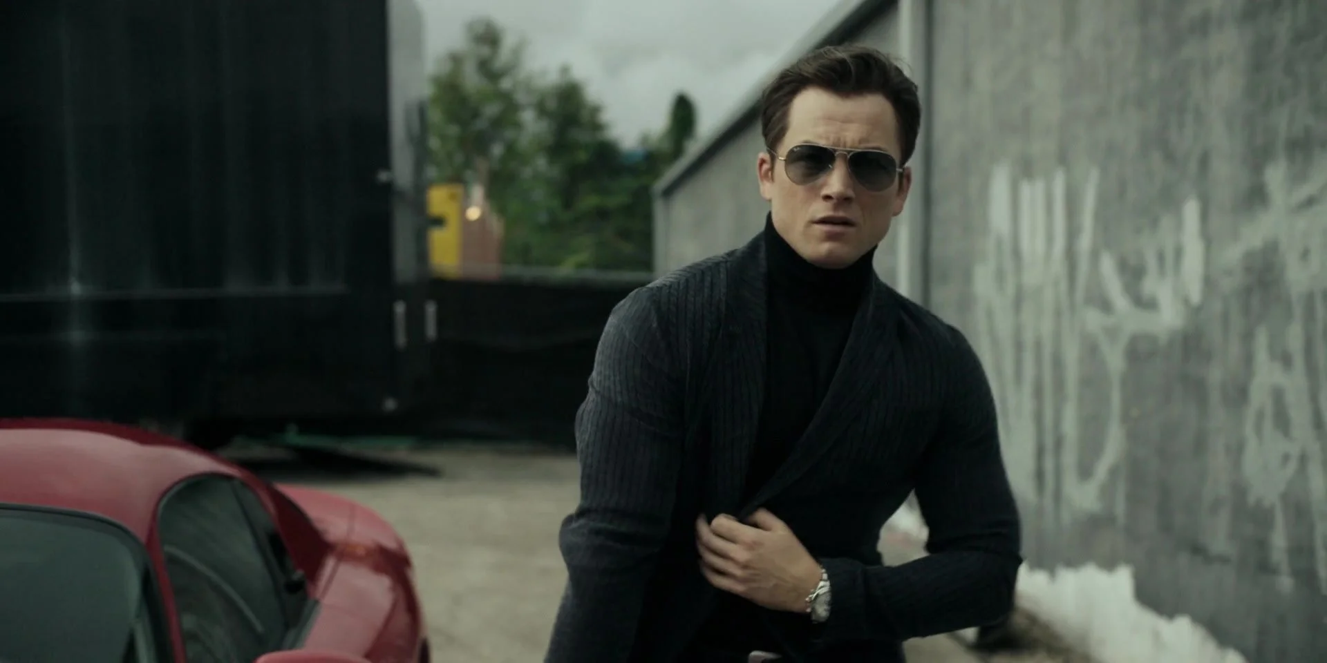 Ray-Ban-Aviator-Sunglasses-of-Taron-Egerton-as-James-Keene-in-Black-Bird-S01E01-Pilot-2022.jpg