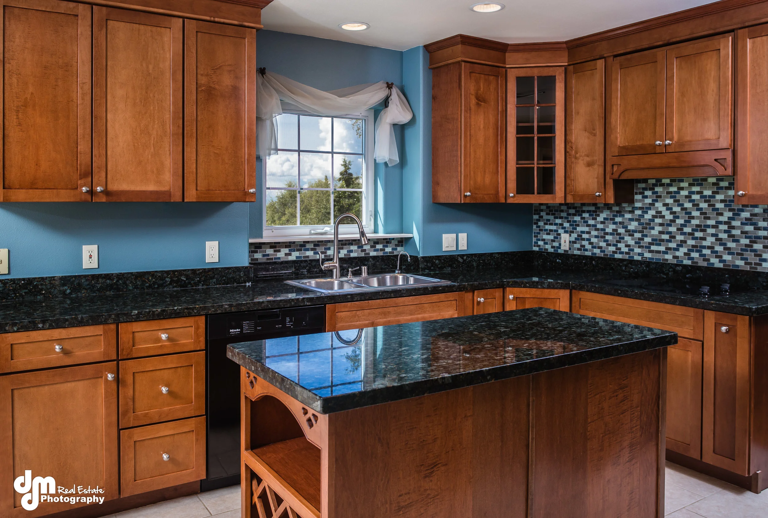 Dark cabinets, paint and countertops require a lot of light. We used about 4 lights for this one shot.