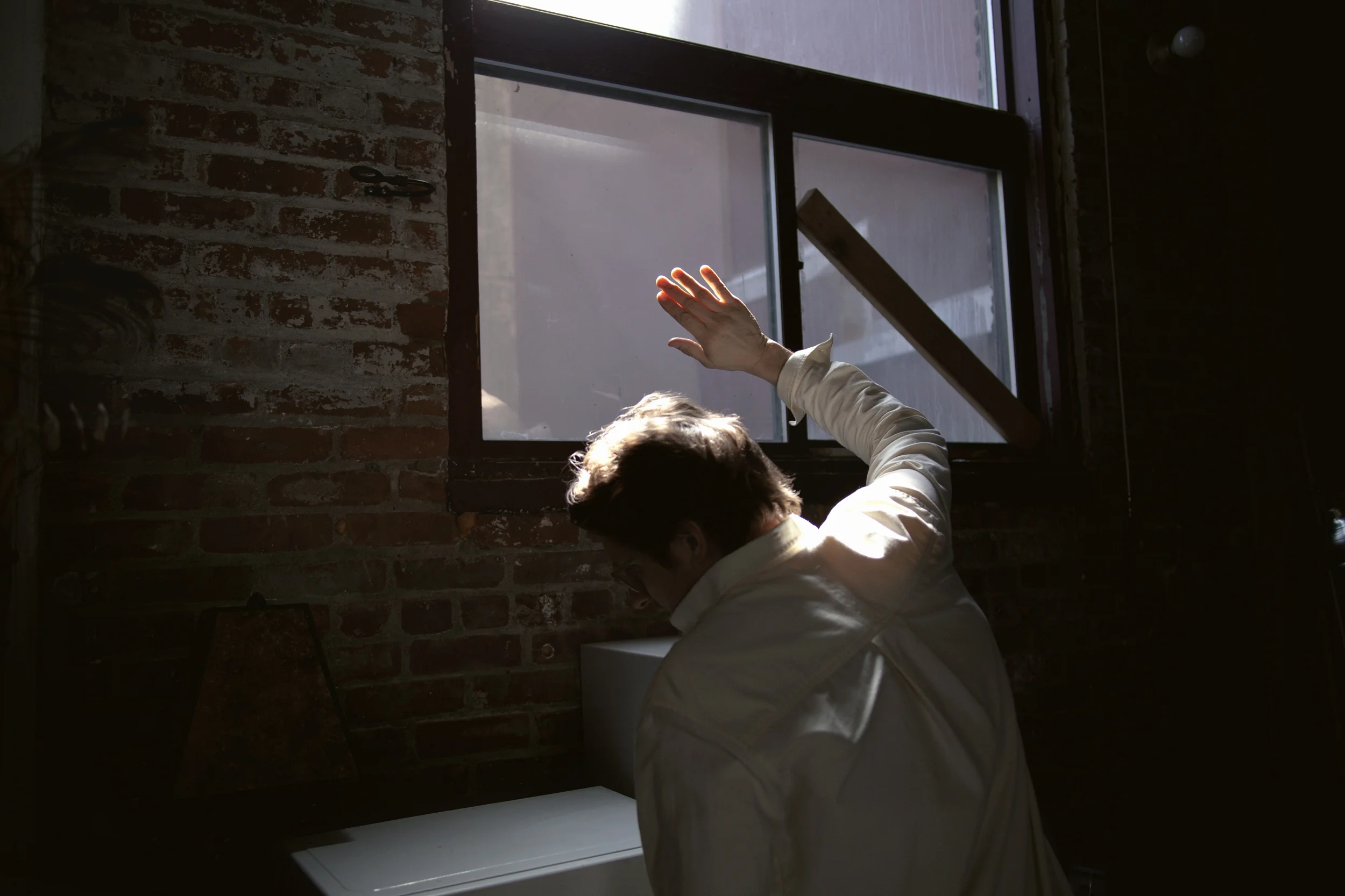 Kirk_Blocking_Sunlight.jpg