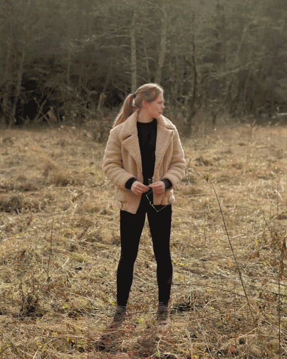 Judith_in_Field.gif